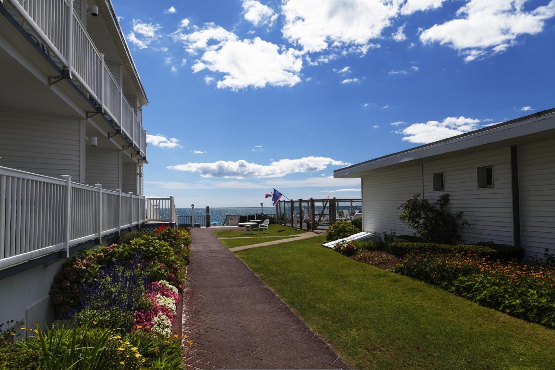 Blue Water Resort photo 13
