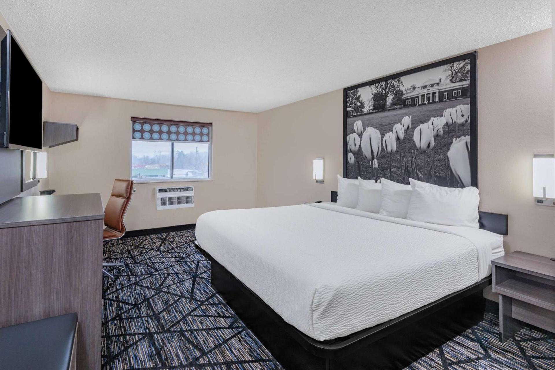 Super 8 by Wyndham Charlottesville photo 11