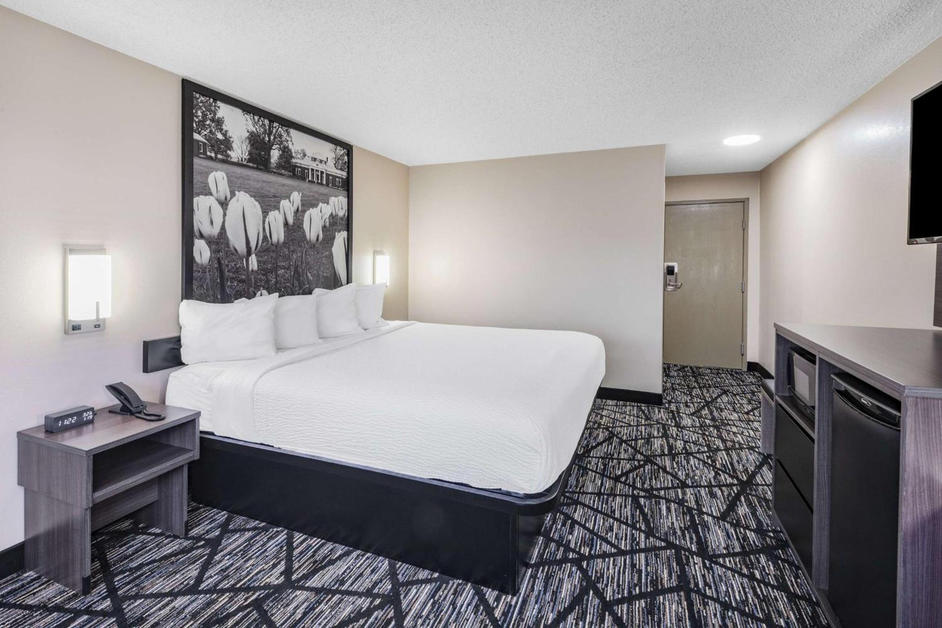 Super 8 by Wyndham Charlottesville photo 13