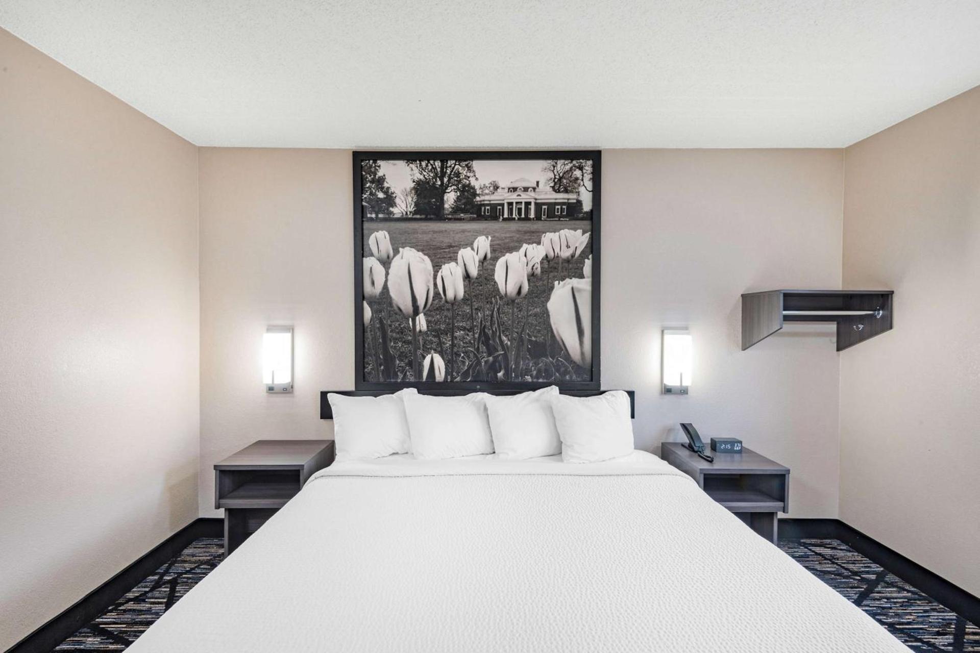 Super 8 by Wyndham Charlottesville photo 16
