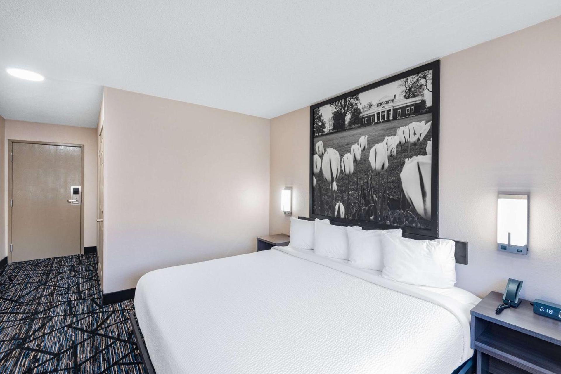 Super 8 by Wyndham Charlottesville photo 19