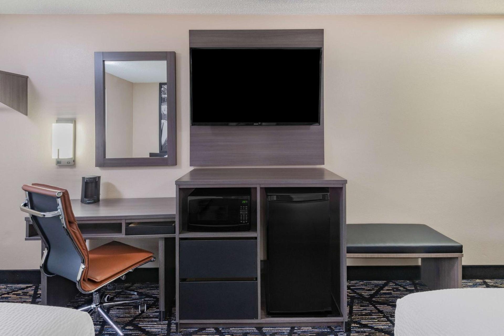 Super 8 by Wyndham Charlottesville photo 18
