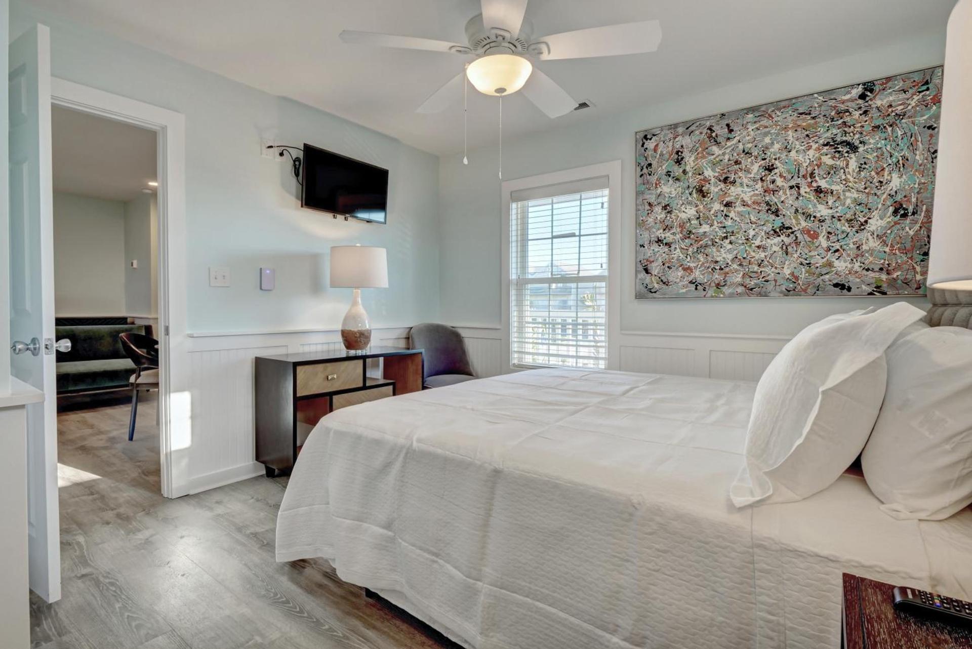 Loggerhead Inn and Suites photo 89