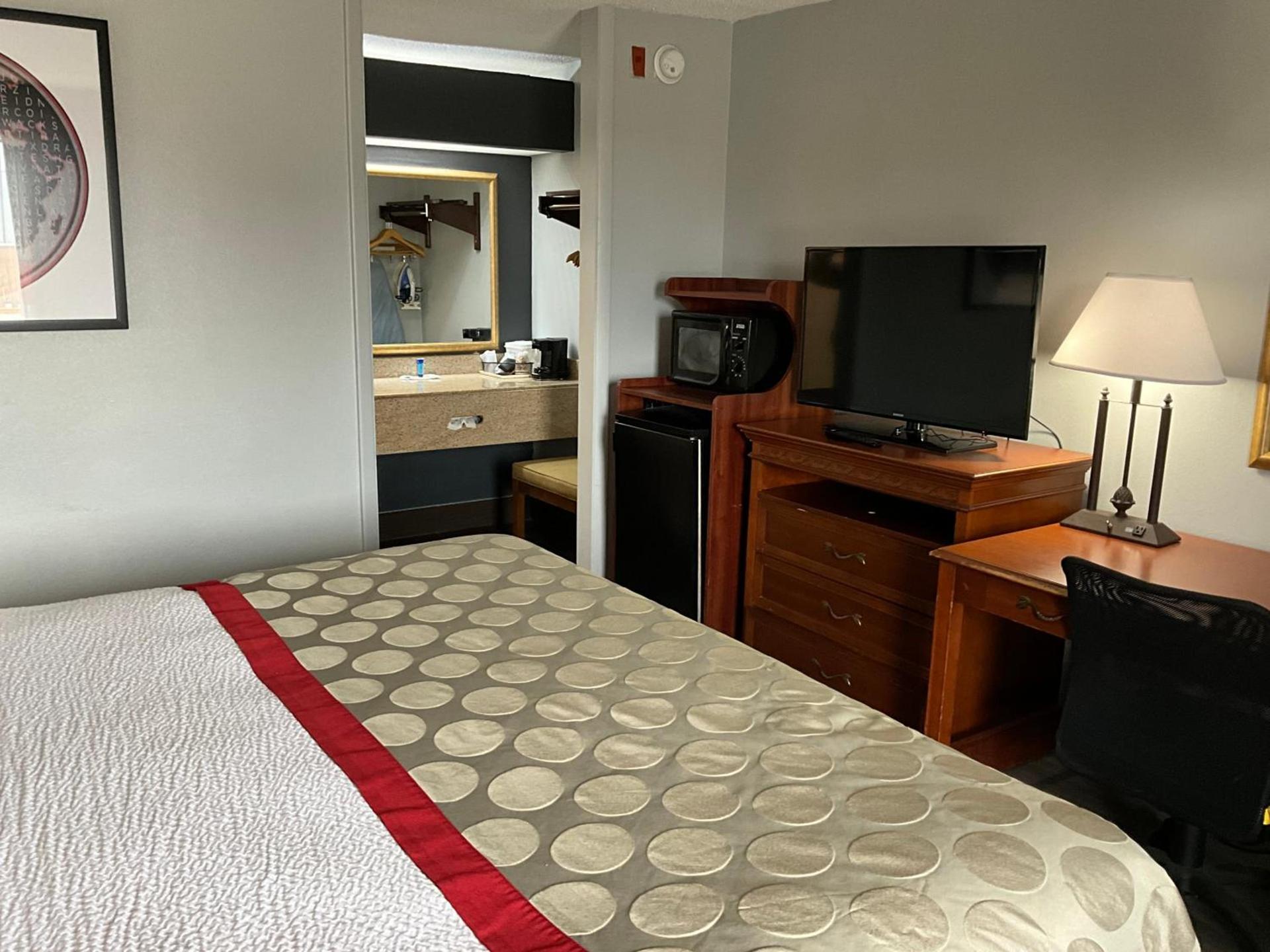 Ramada by Wyndham Macon photo 23
