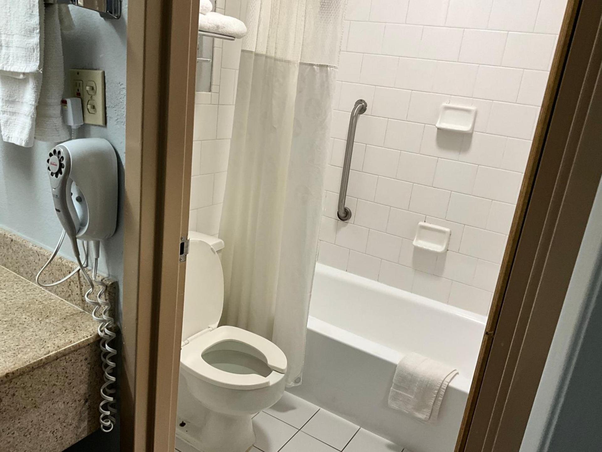 Ramada by Wyndham Macon photo 25
