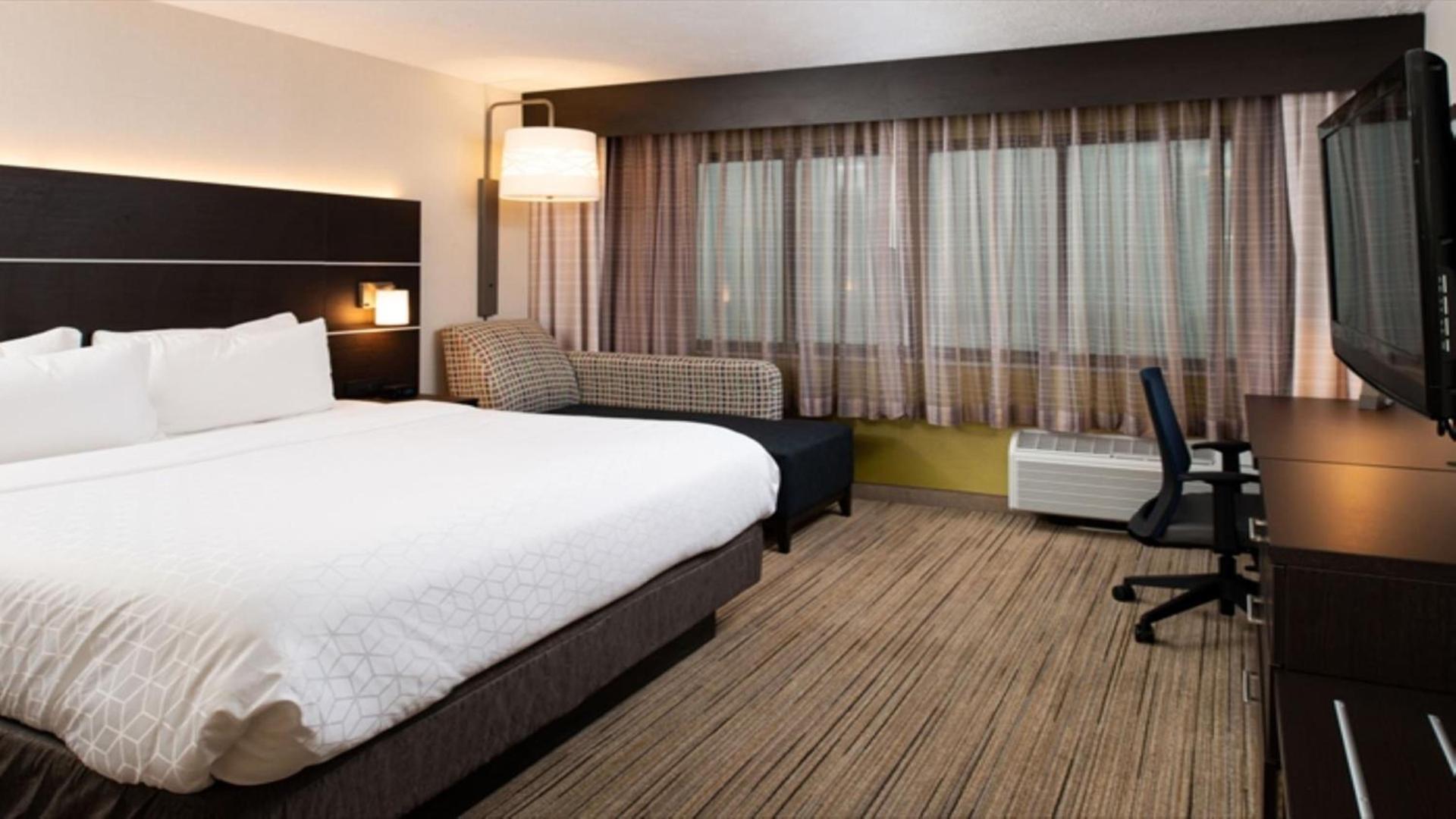 Holiday Inn Express Cincinnati West by IHG photo 2