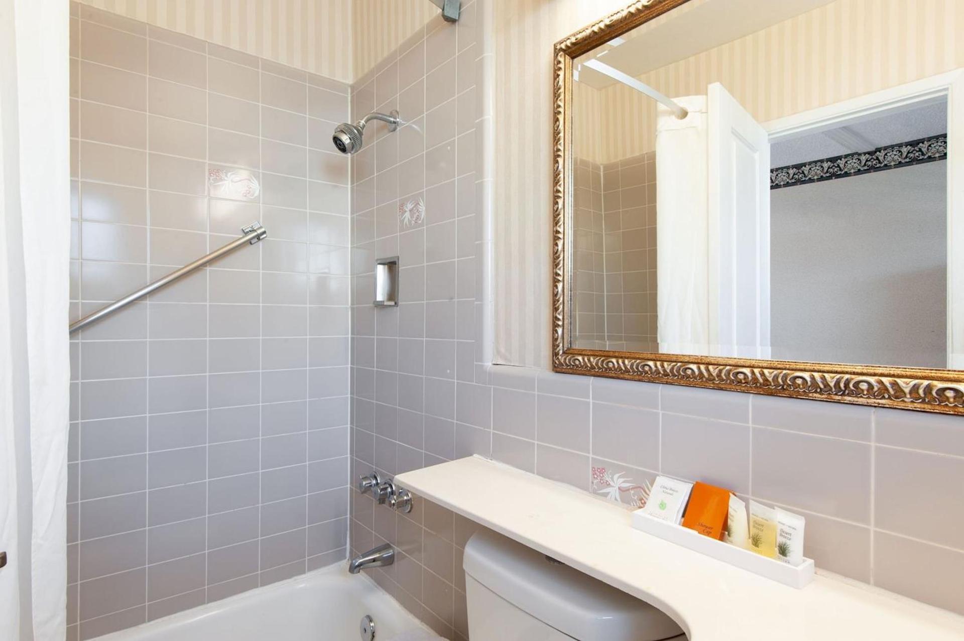 Studio City Court Yard Hotel photo 22