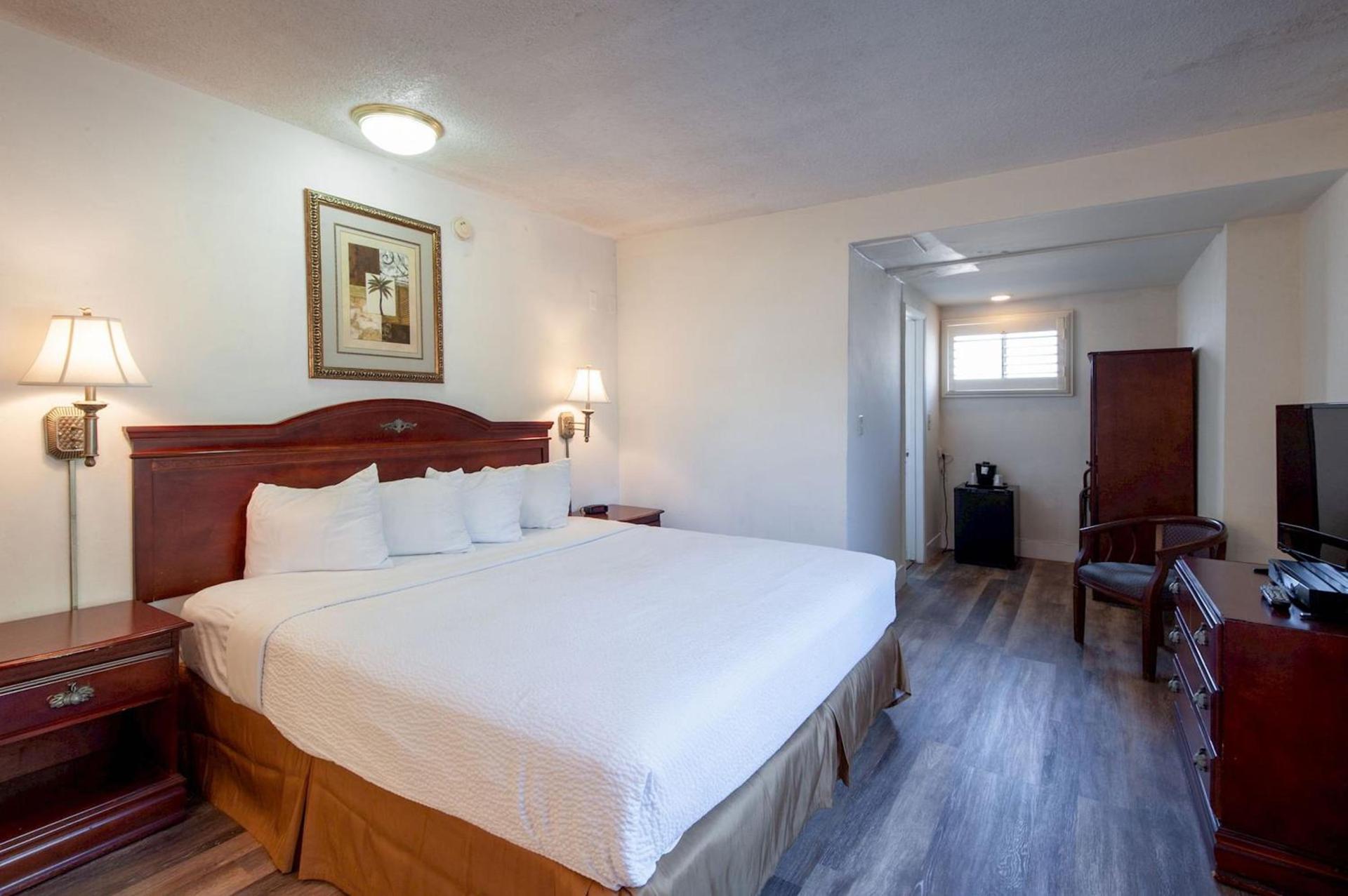 Studio City Court Yard Hotel photo 15