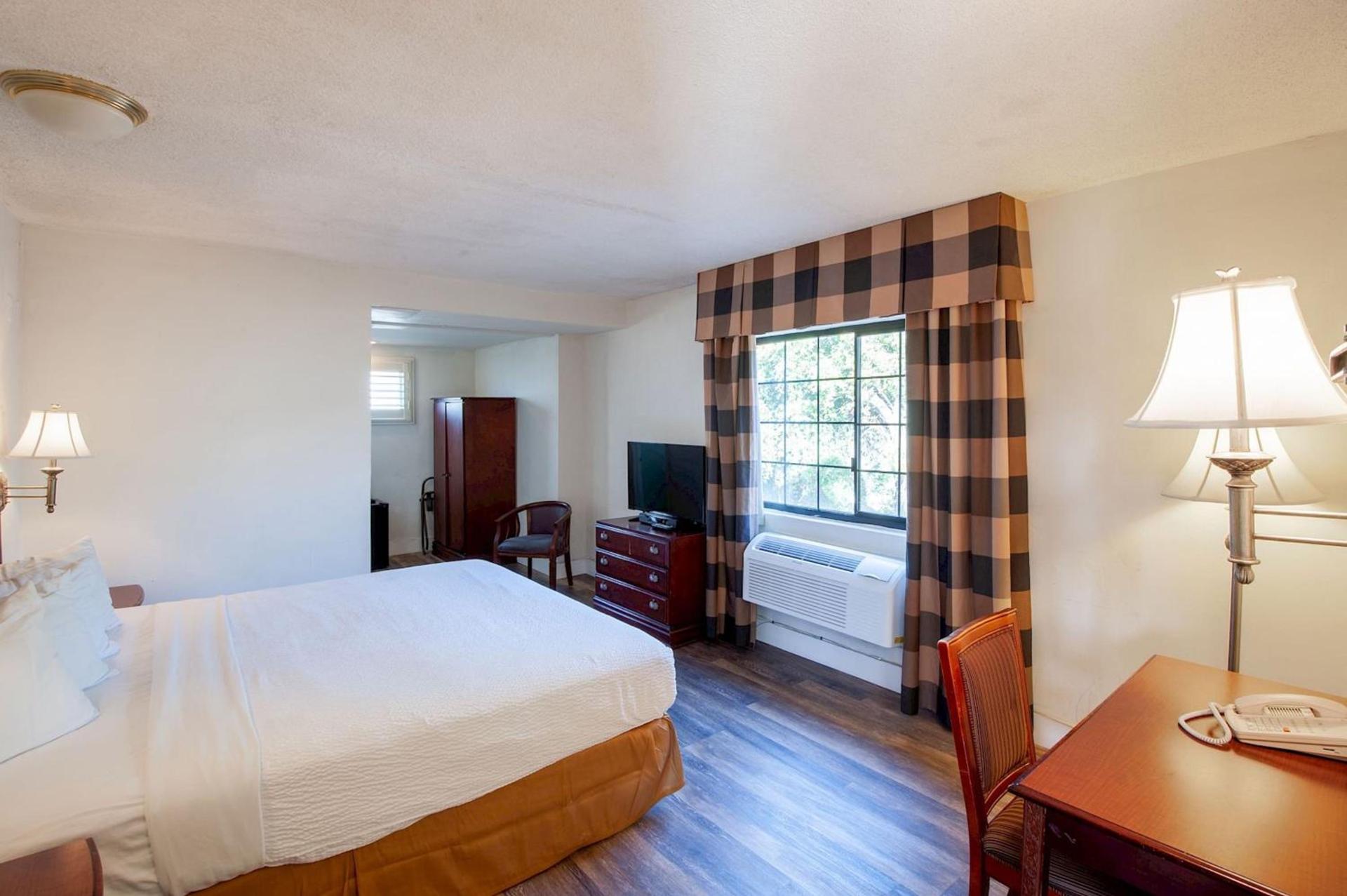 Studio City Court Yard Hotel photo 37