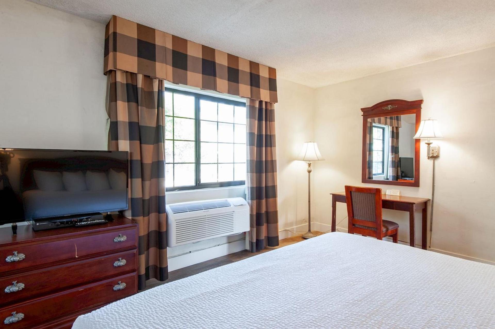 Studio City Court Yard Hotel photo 32