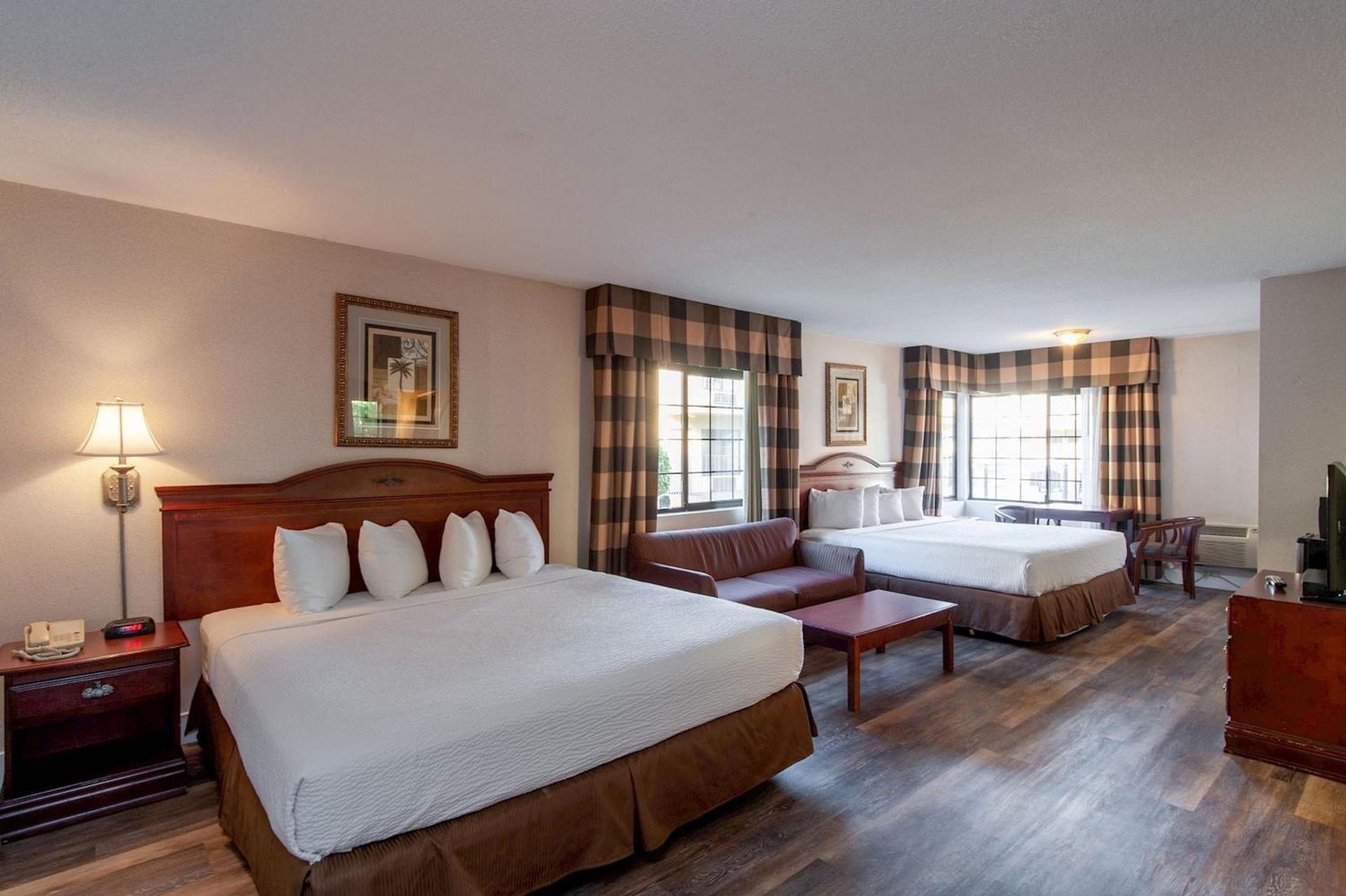 Studio City Court Yard Hotel photo 33