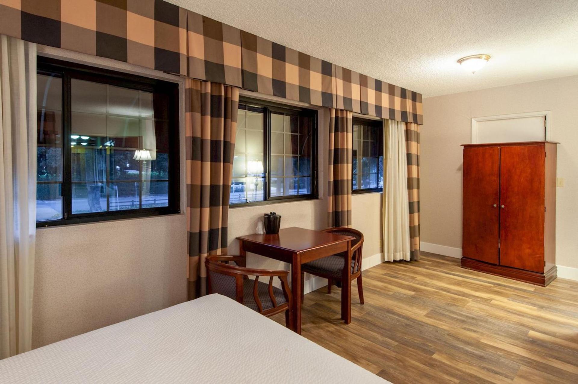 Studio City Court Yard Hotel photo 28