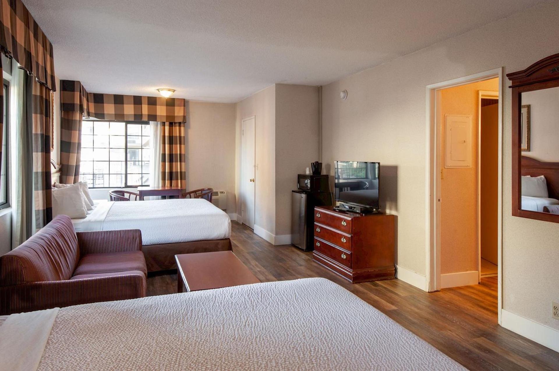 Studio City Court Yard Hotel photo 29
