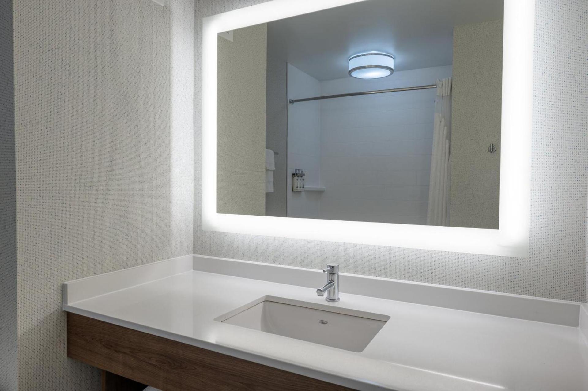 Holiday Inn Express Radcliff Fort Knox by IHG photo 23