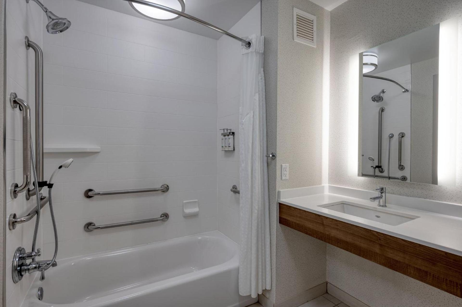 Holiday Inn Express Radcliff Fort Knox by IHG photo 24
