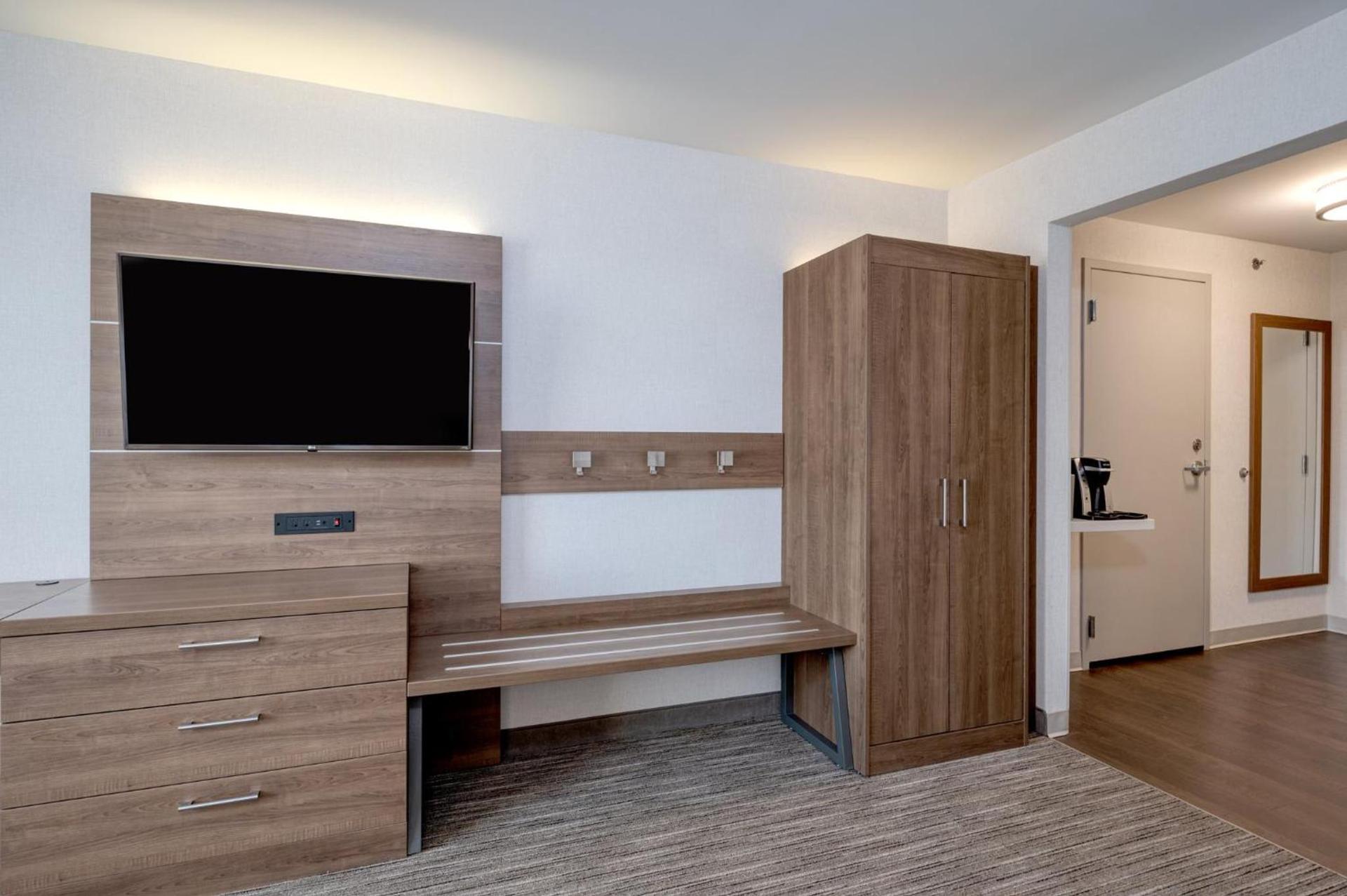 Holiday Inn Express Radcliff Fort Knox by IHG photo 25