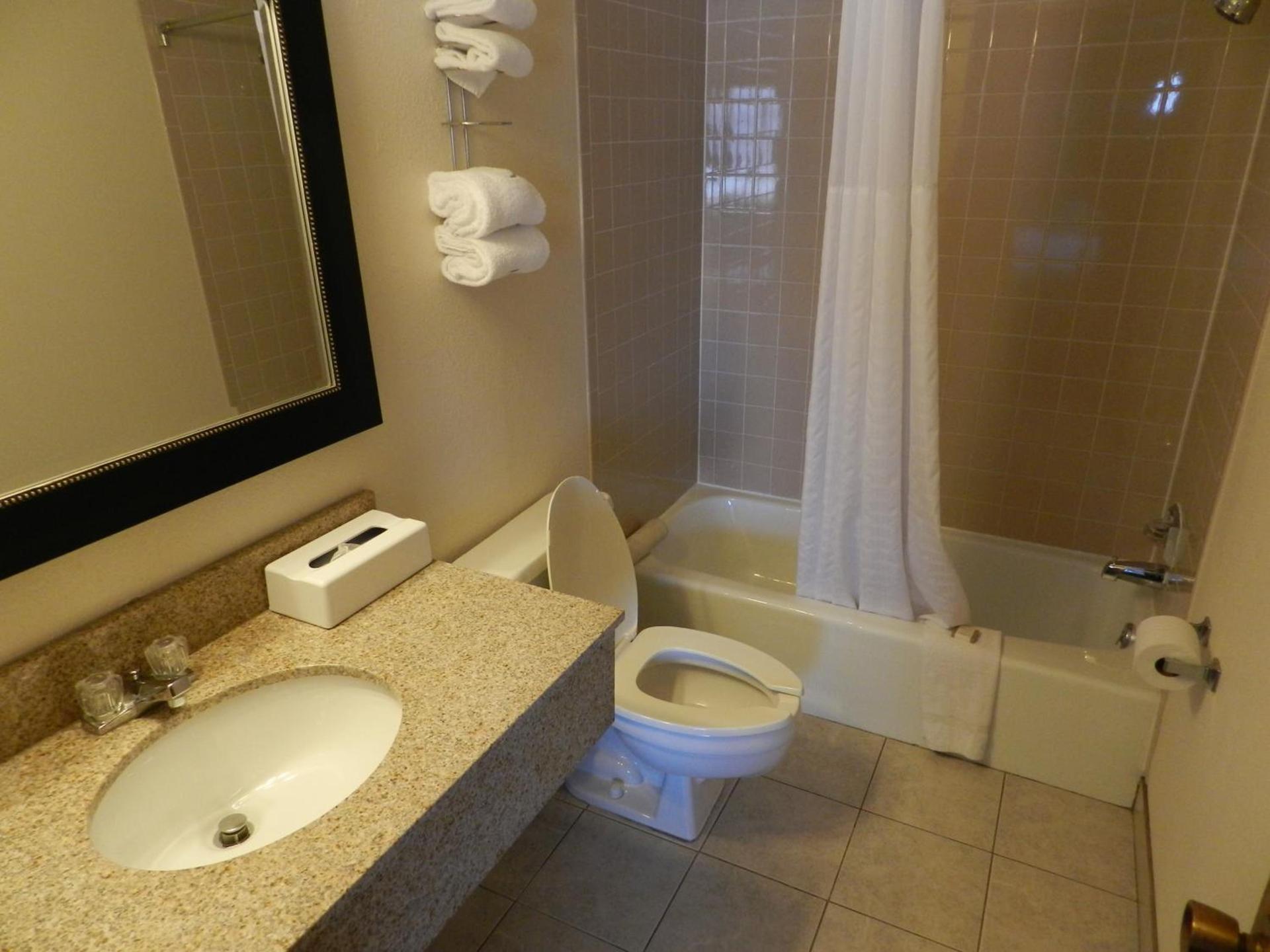 Baymont by Wyndham Dubuque photo 36