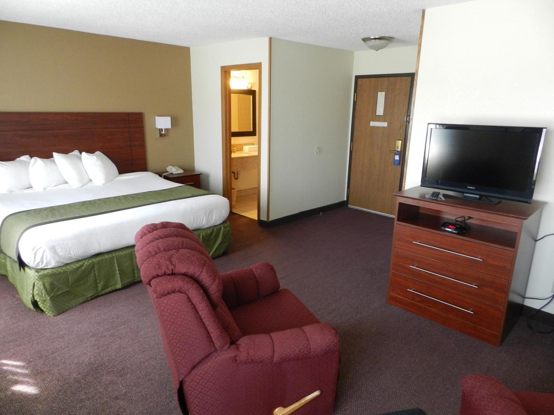 Baymont by Wyndham Dubuque photo 38