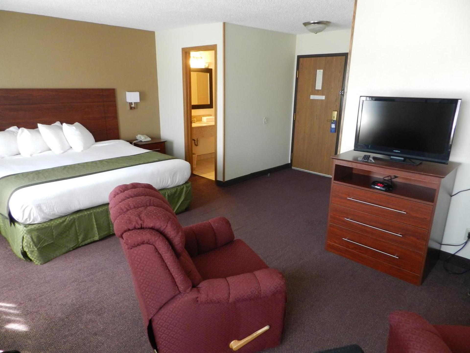 Baymont by Wyndham Dubuque photo 40