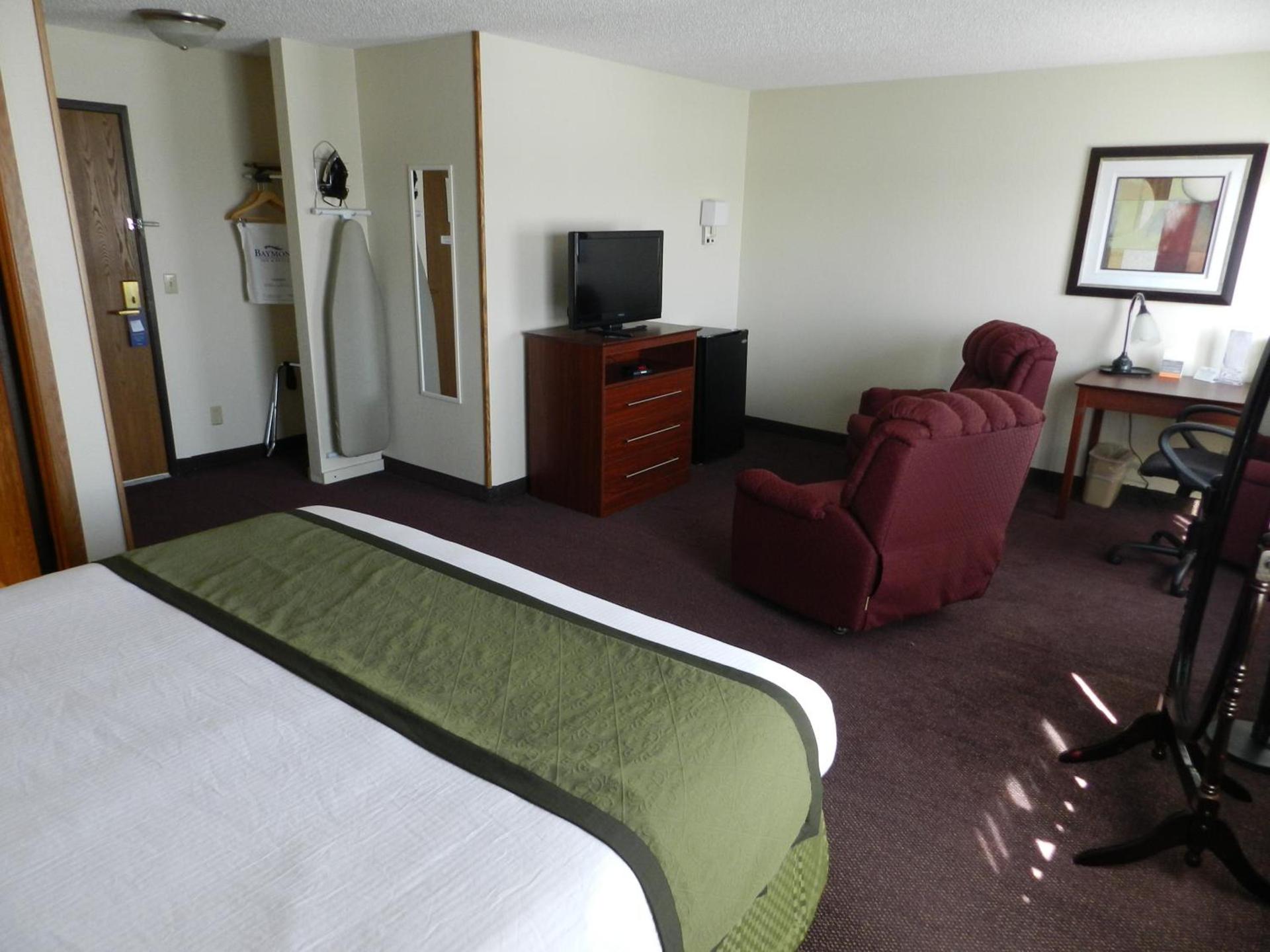 Baymont by Wyndham Dubuque photo 41
