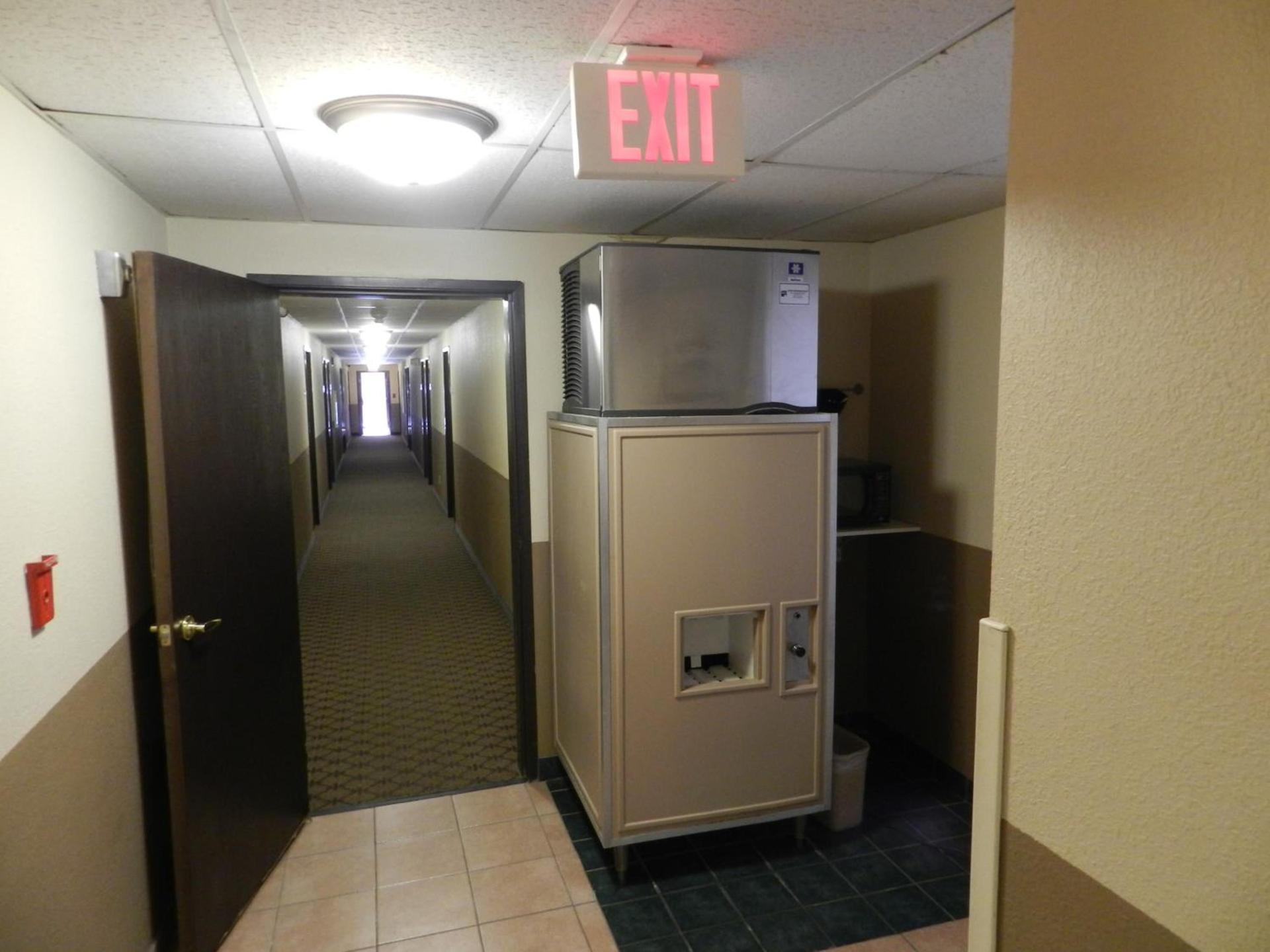 Baymont by Wyndham Dubuque photo 44