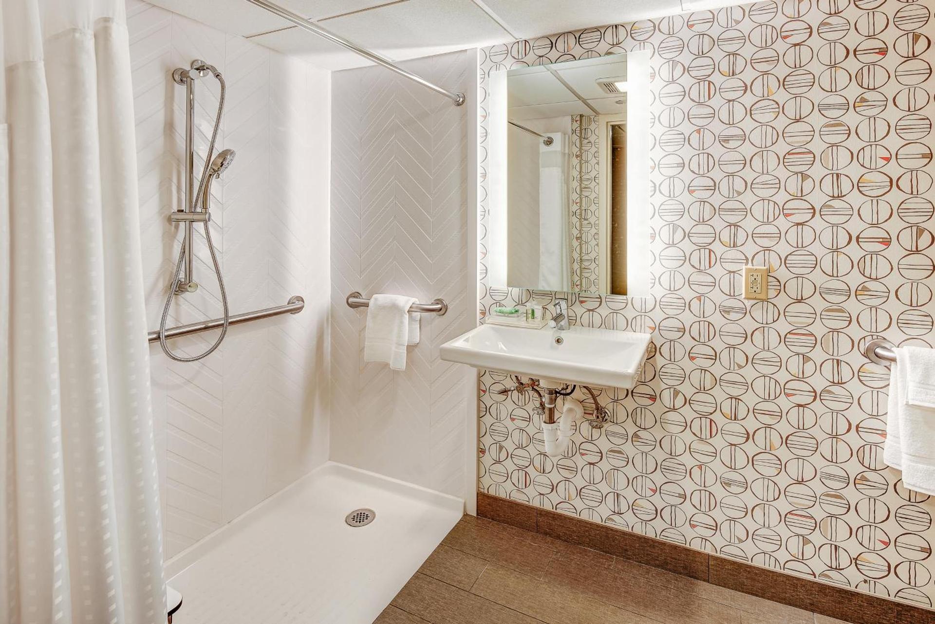 Holiday Inn East Windsor - Cranbury Area photo 13