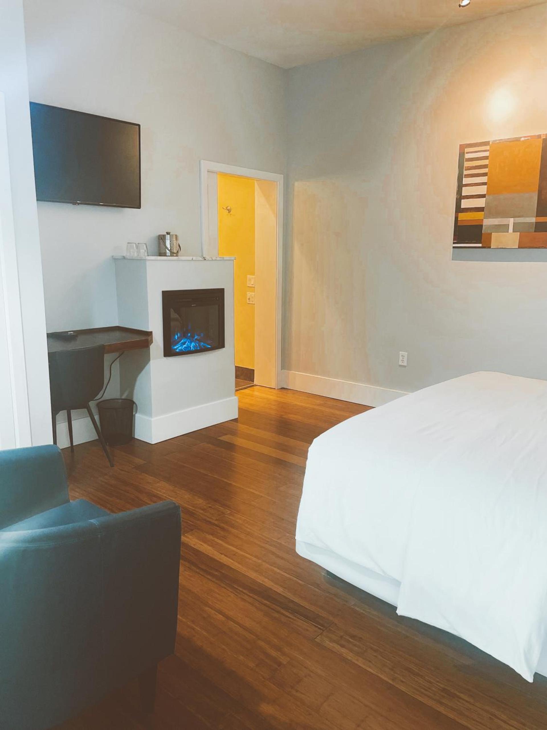 Pacific Blue Inn photo 16