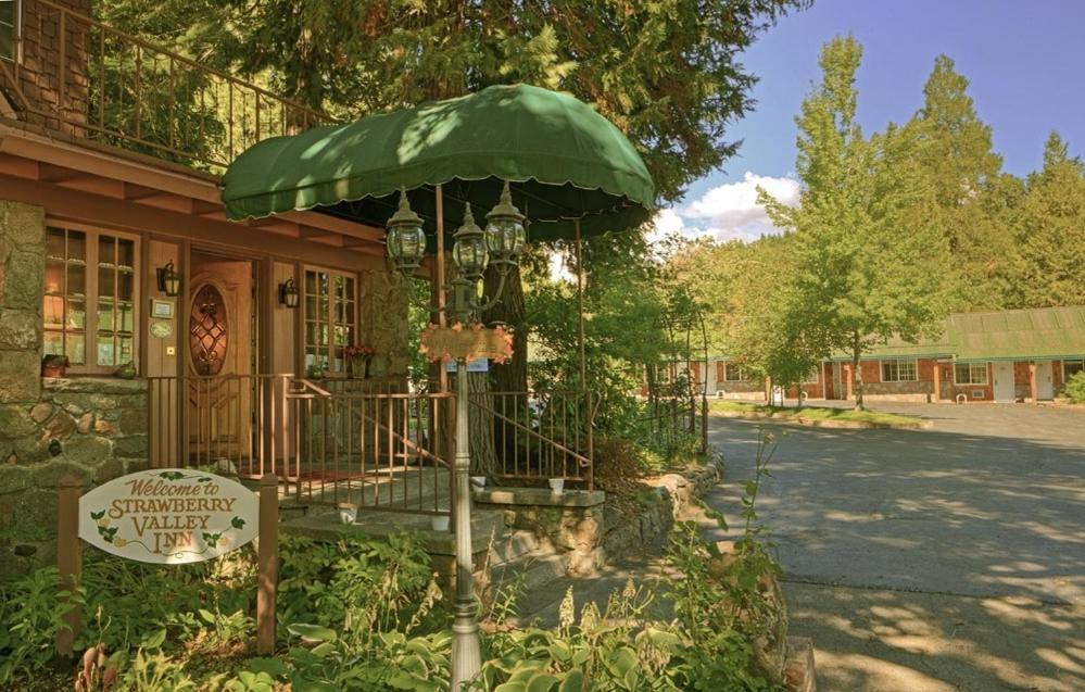 Strawberry Valley Inn photo 16