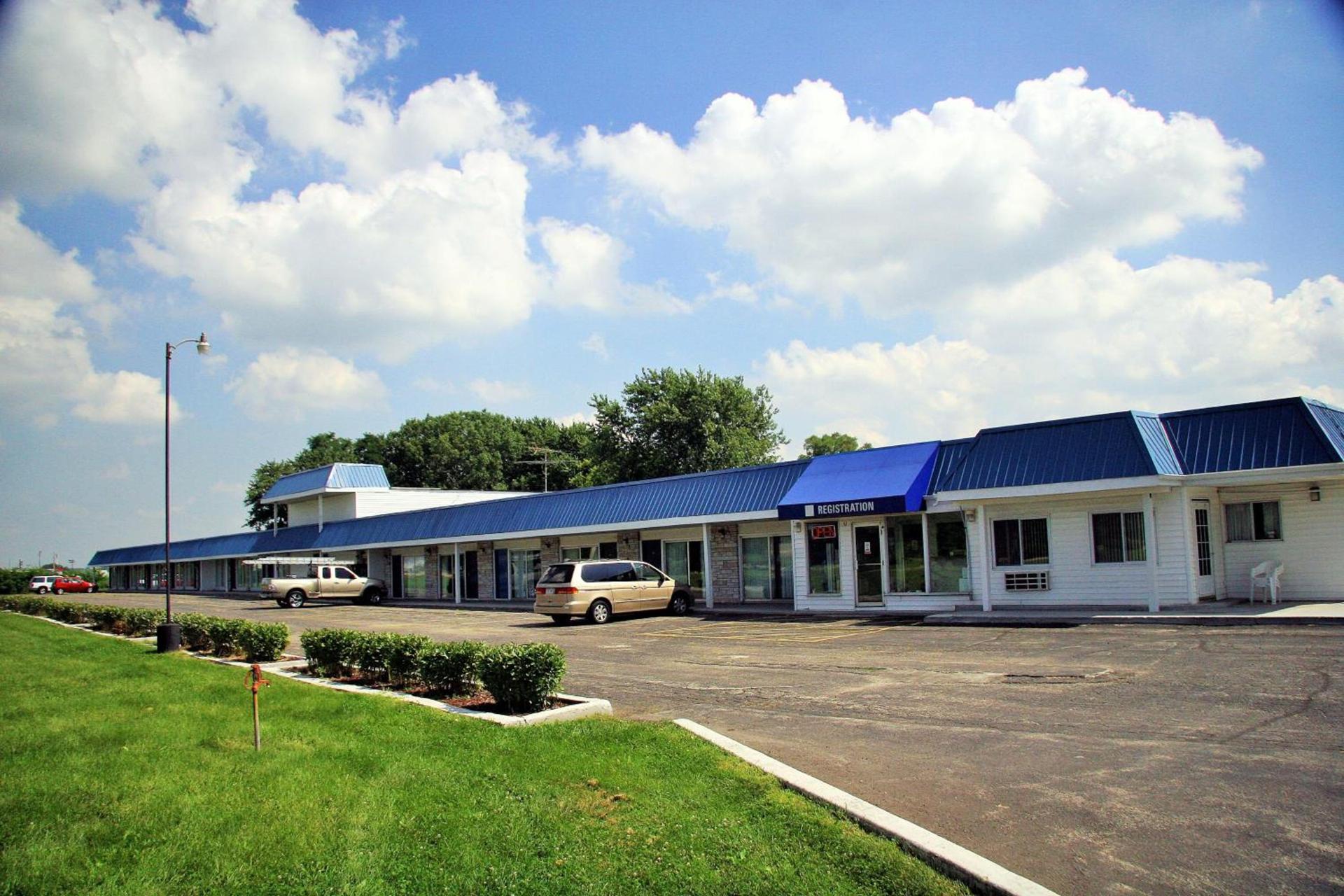Tollway Inn Beloit photo 33