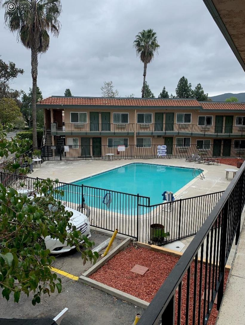 Americas Best Value Inn Thousand Oaks photo 17