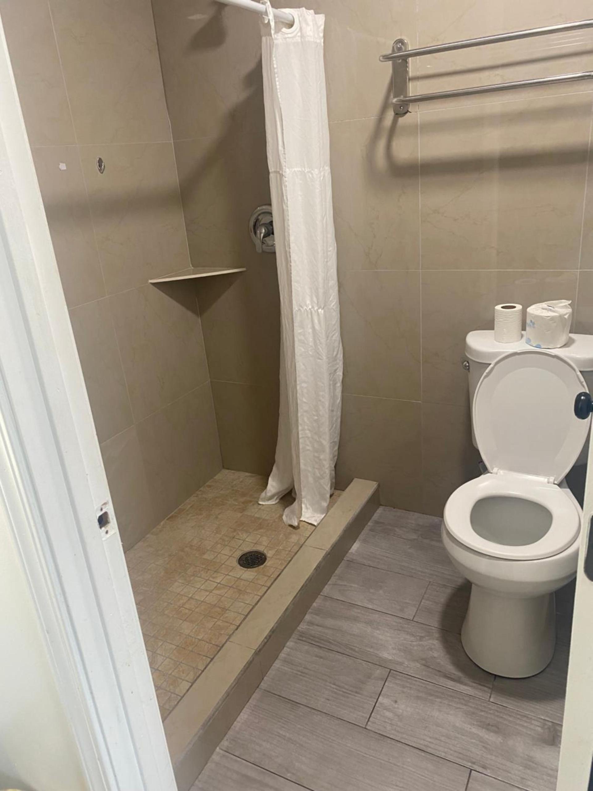Americas Best Value Inn Thousand Oaks photo 13