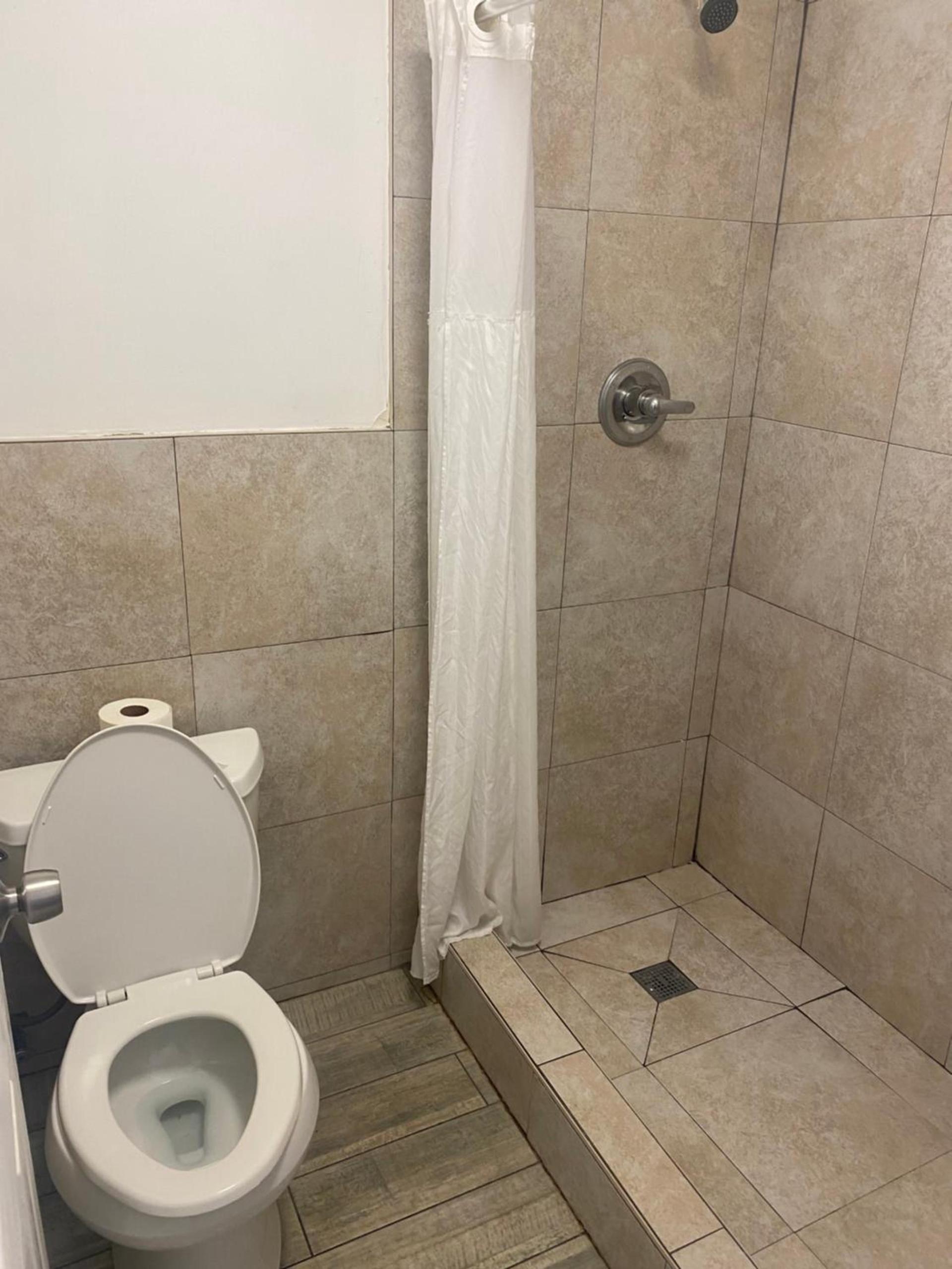 Americas Best Value Inn Thousand Oaks photo 14