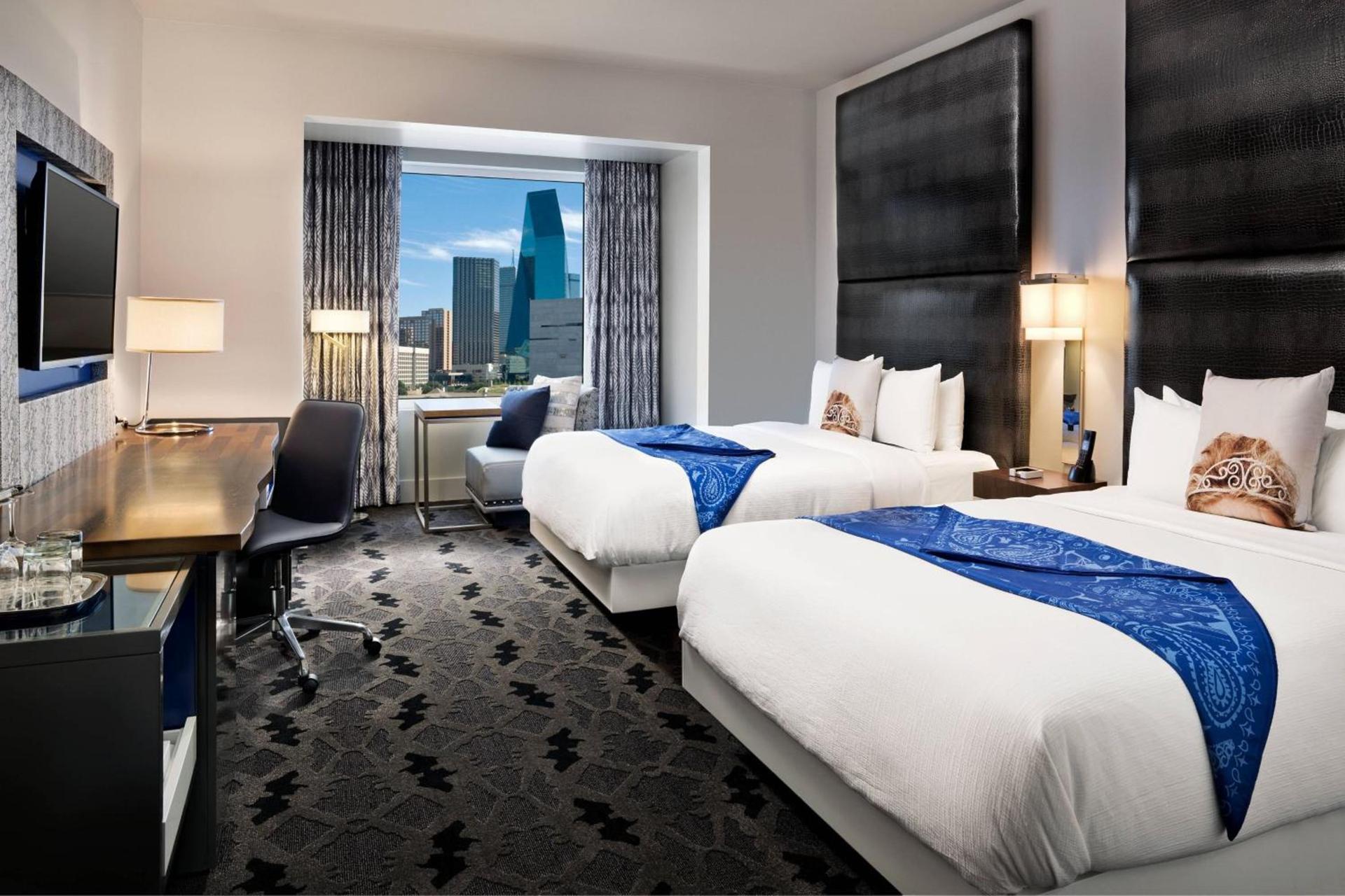 W Dallas photo 3