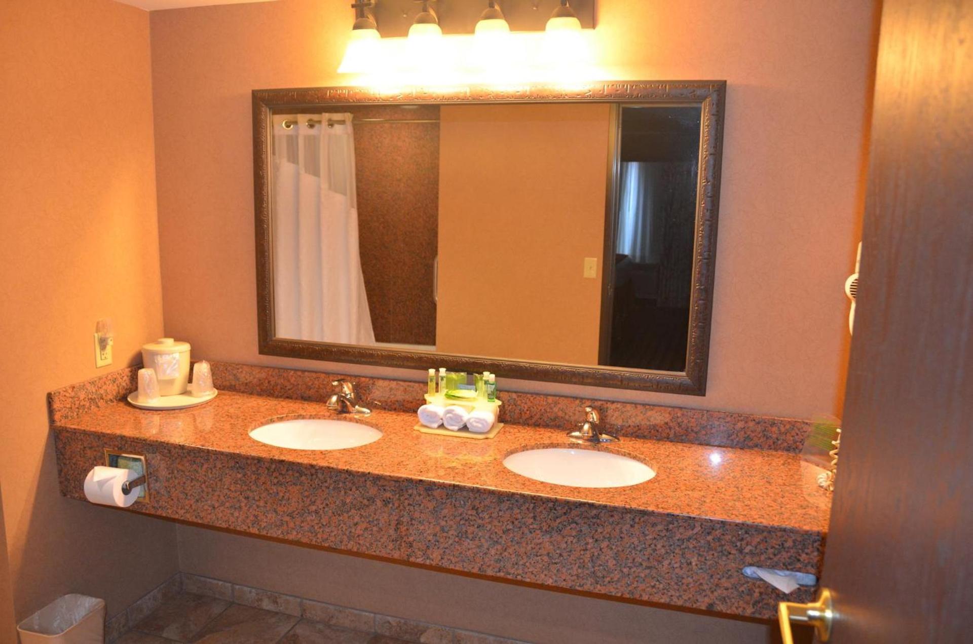 Holiday Inn Express & Suites Donegal by IHG photo 5
