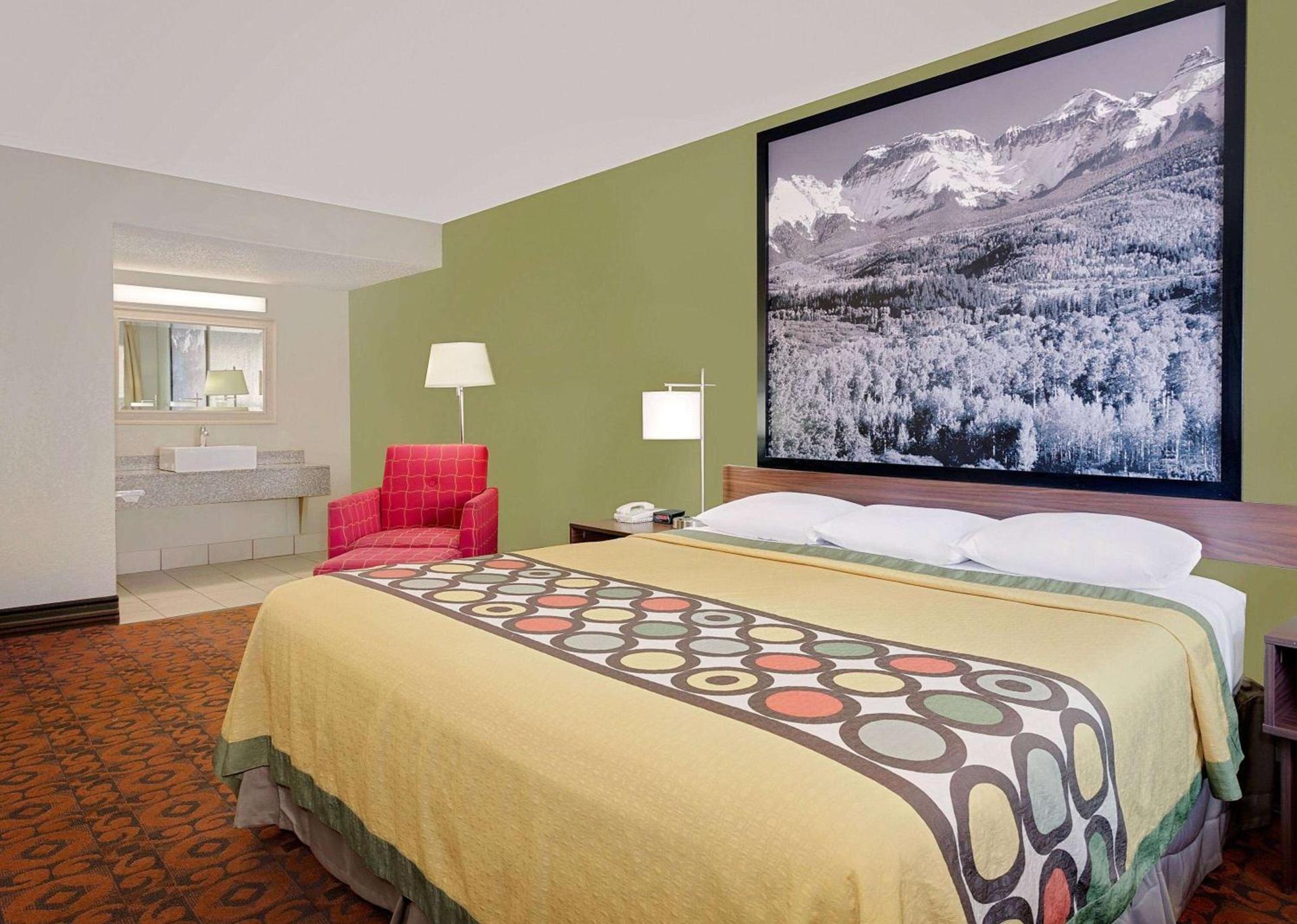 Super 8 by Wyndham Denver Central photo 6
