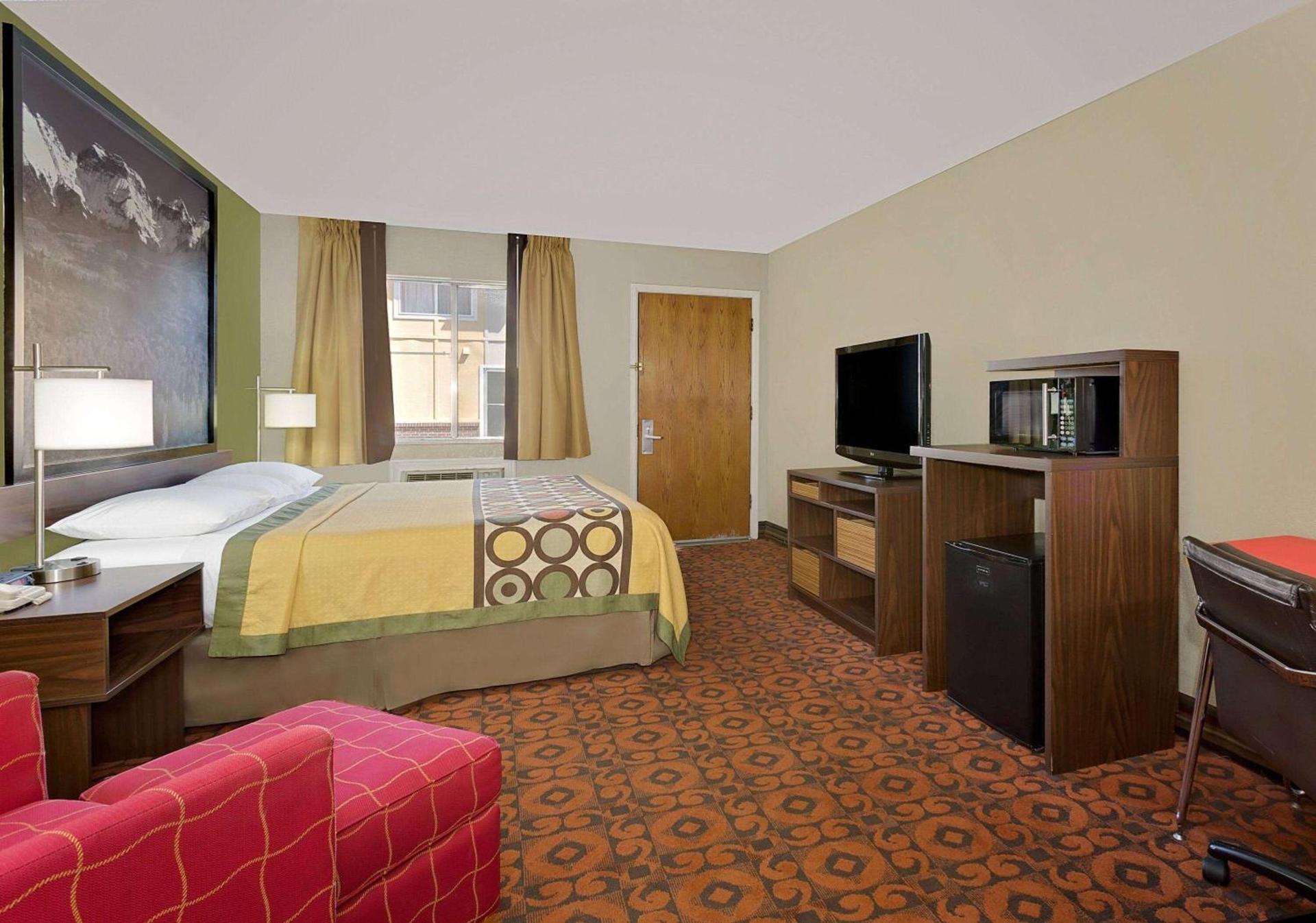 Super 8 by Wyndham Denver Central photo 7