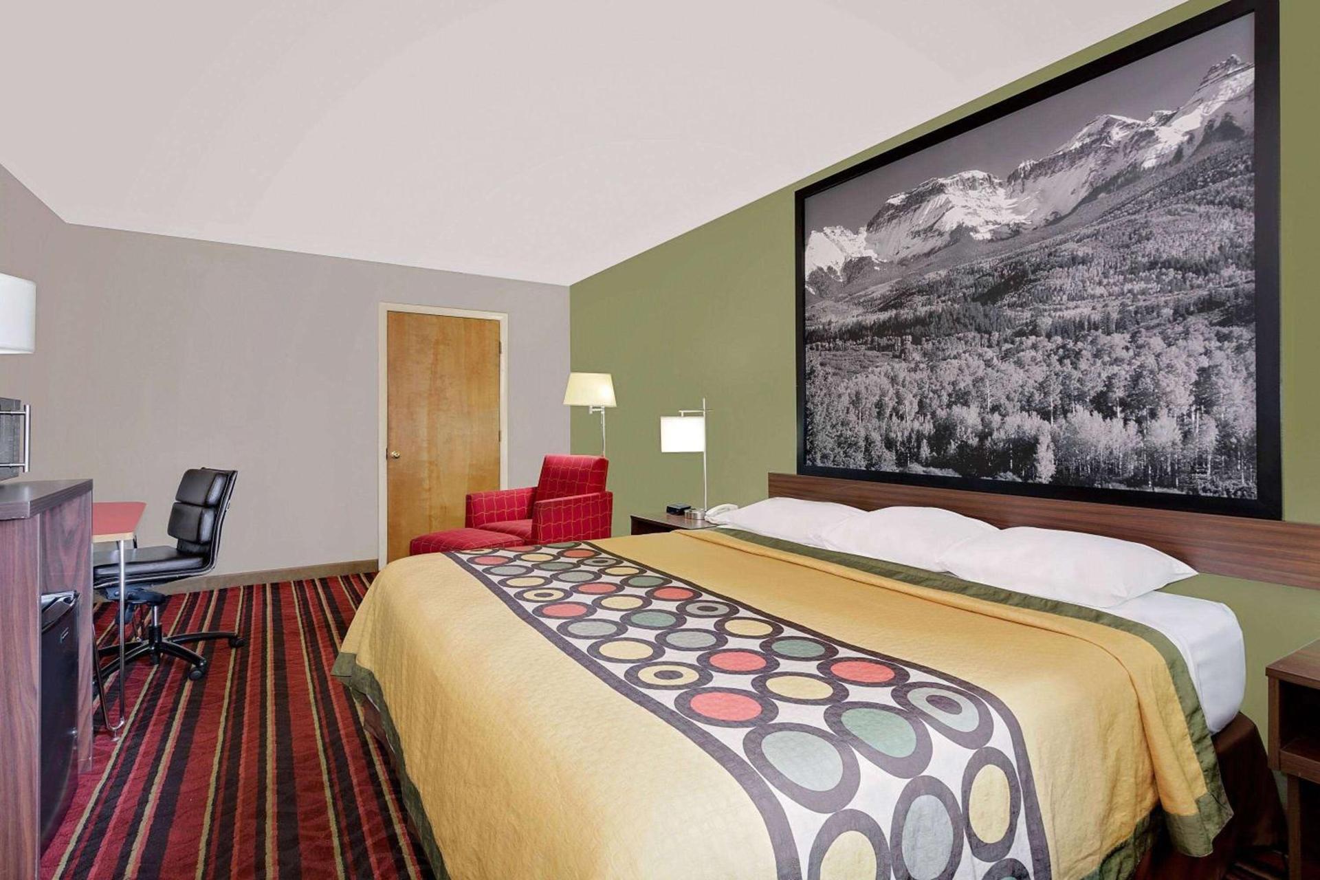 Super 8 by Wyndham Denver Central photo 9