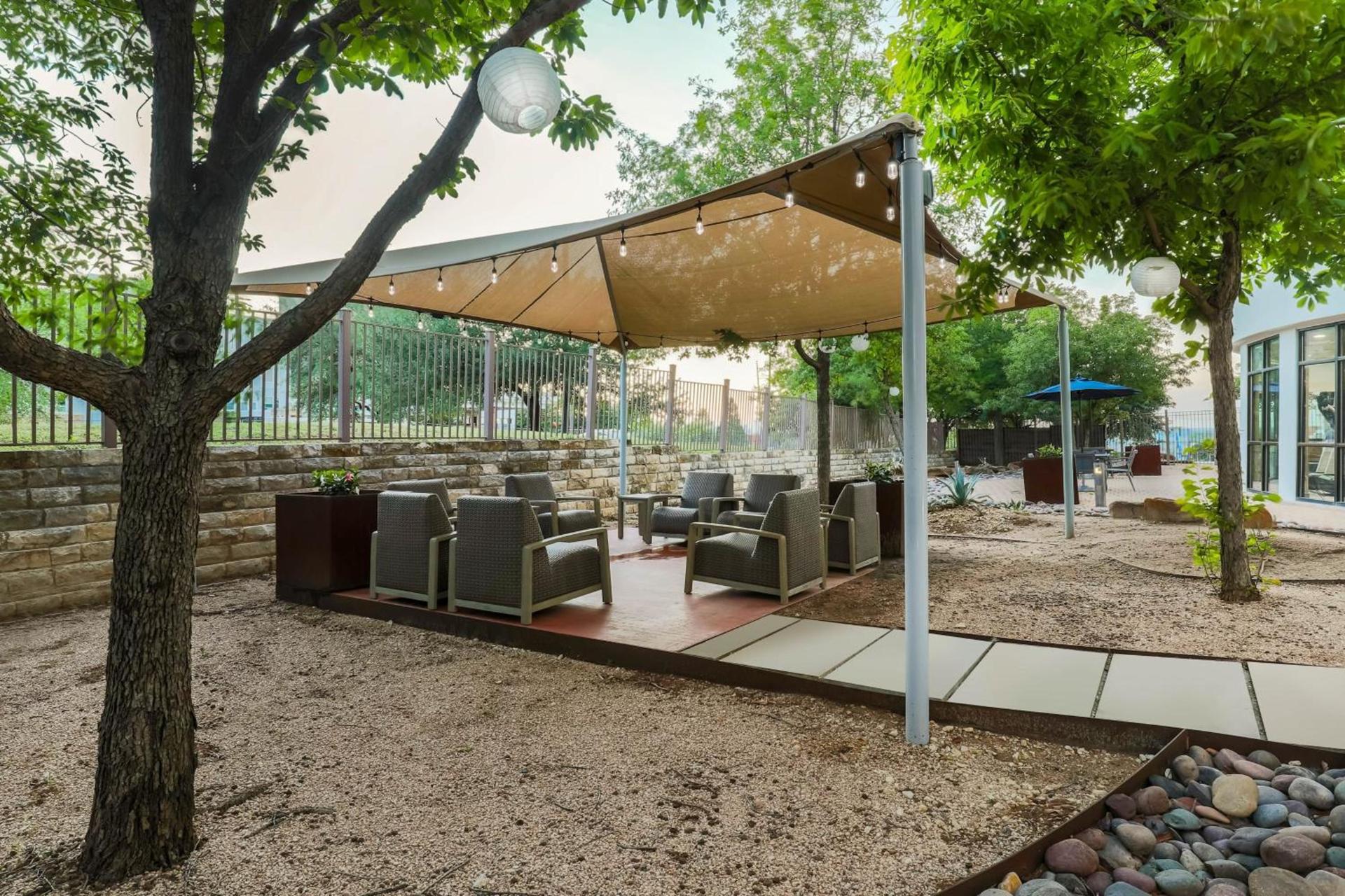 Courtyard Austin Airport photo 23