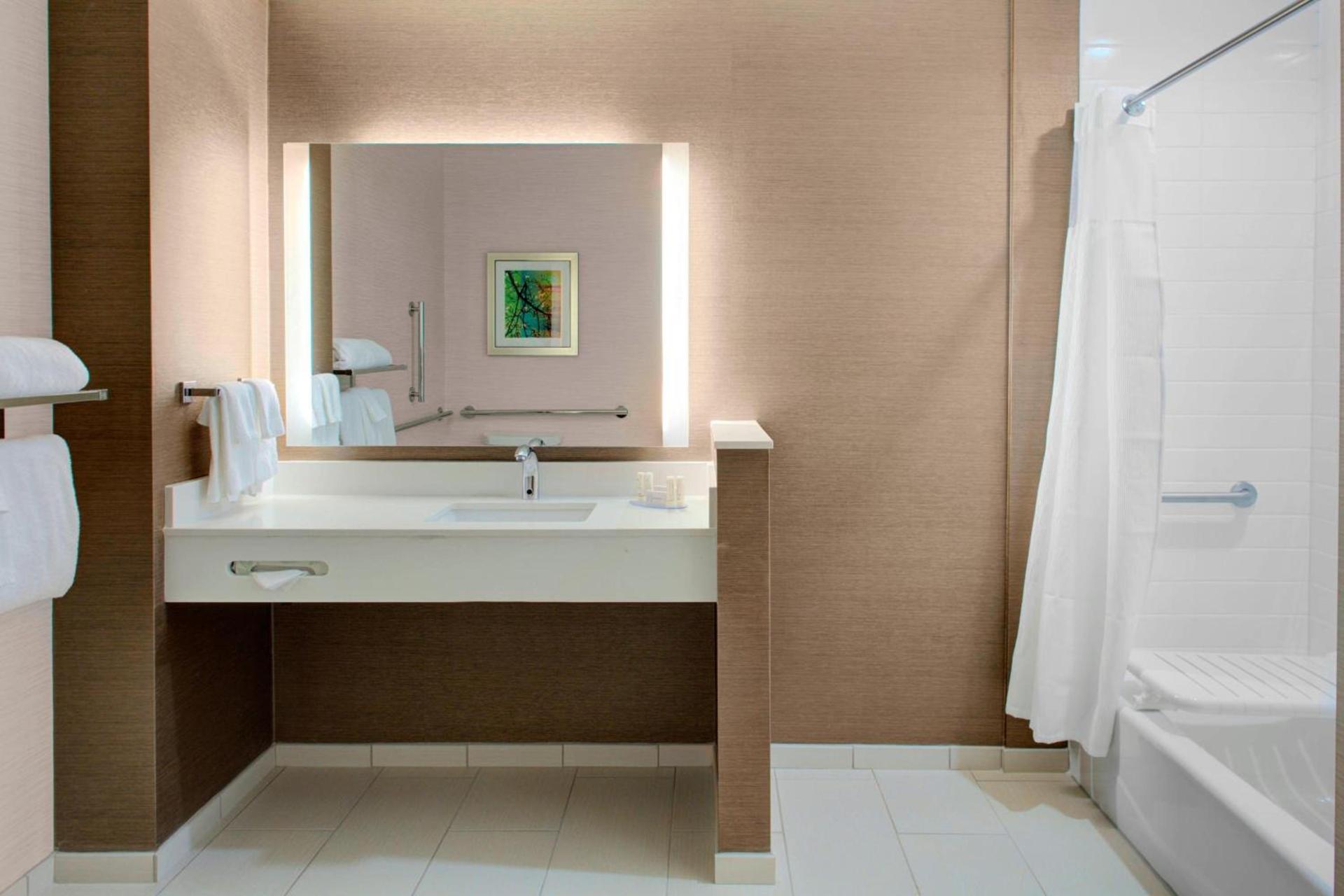 Fairfield Inn & Suites by Marriott Bakersfield North/Airport photo 10