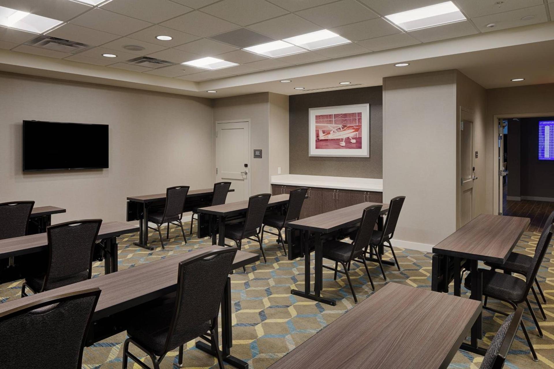 Residence Inn by Marriott Columbus Airport photo 34