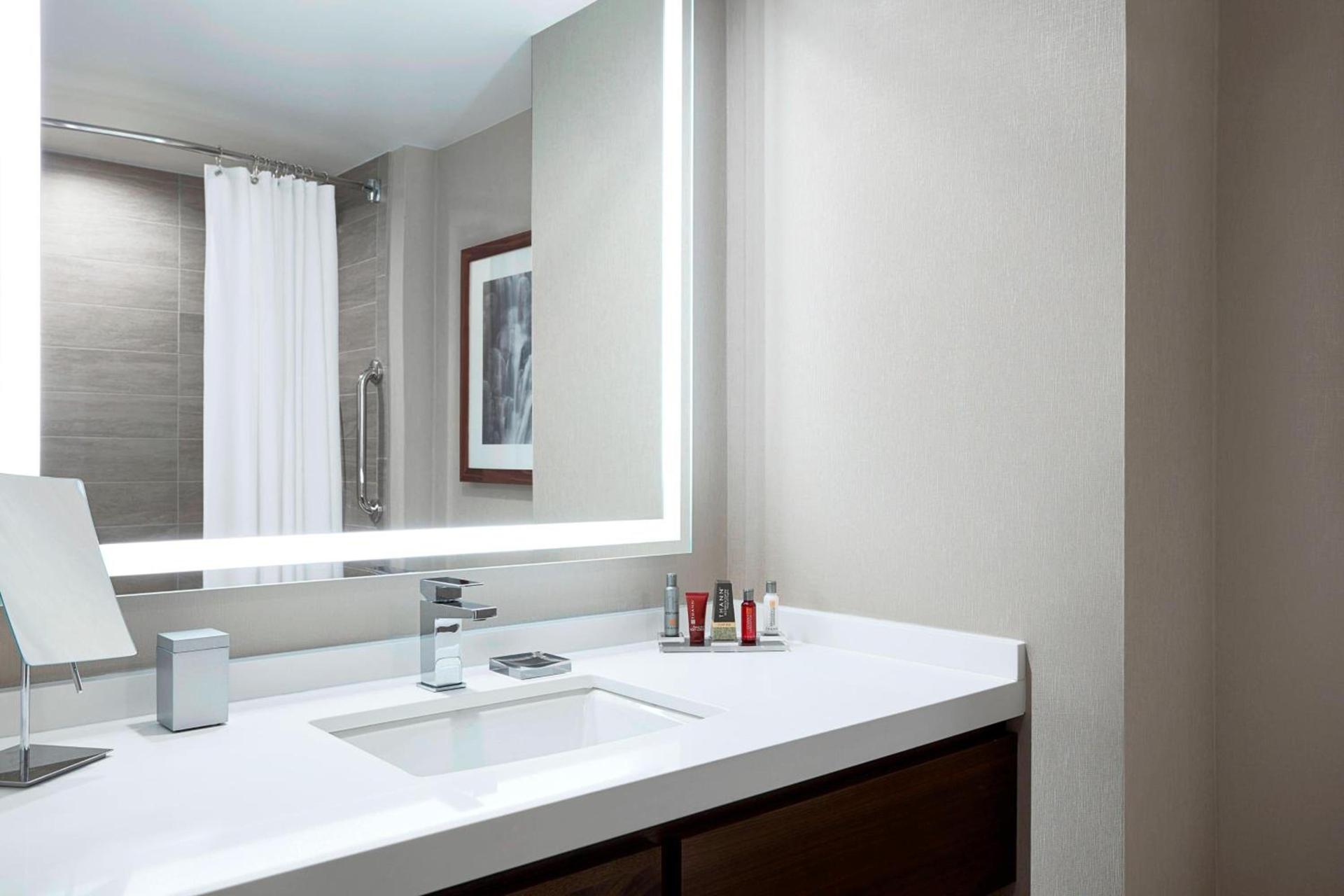 Ithaca Marriott Downtown on the Commons photo 8