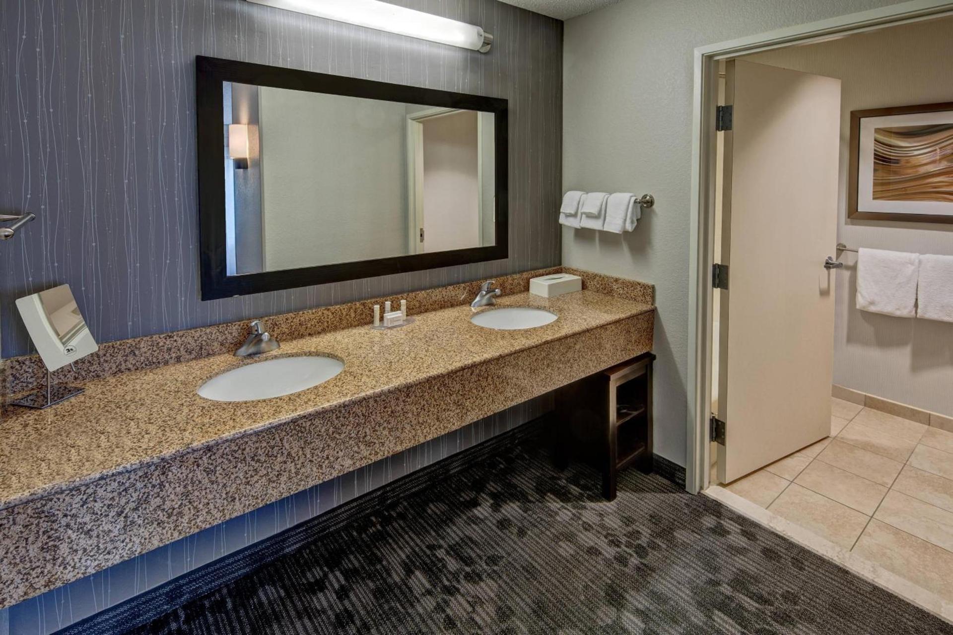 Courtyard by Marriott Troy photo 13