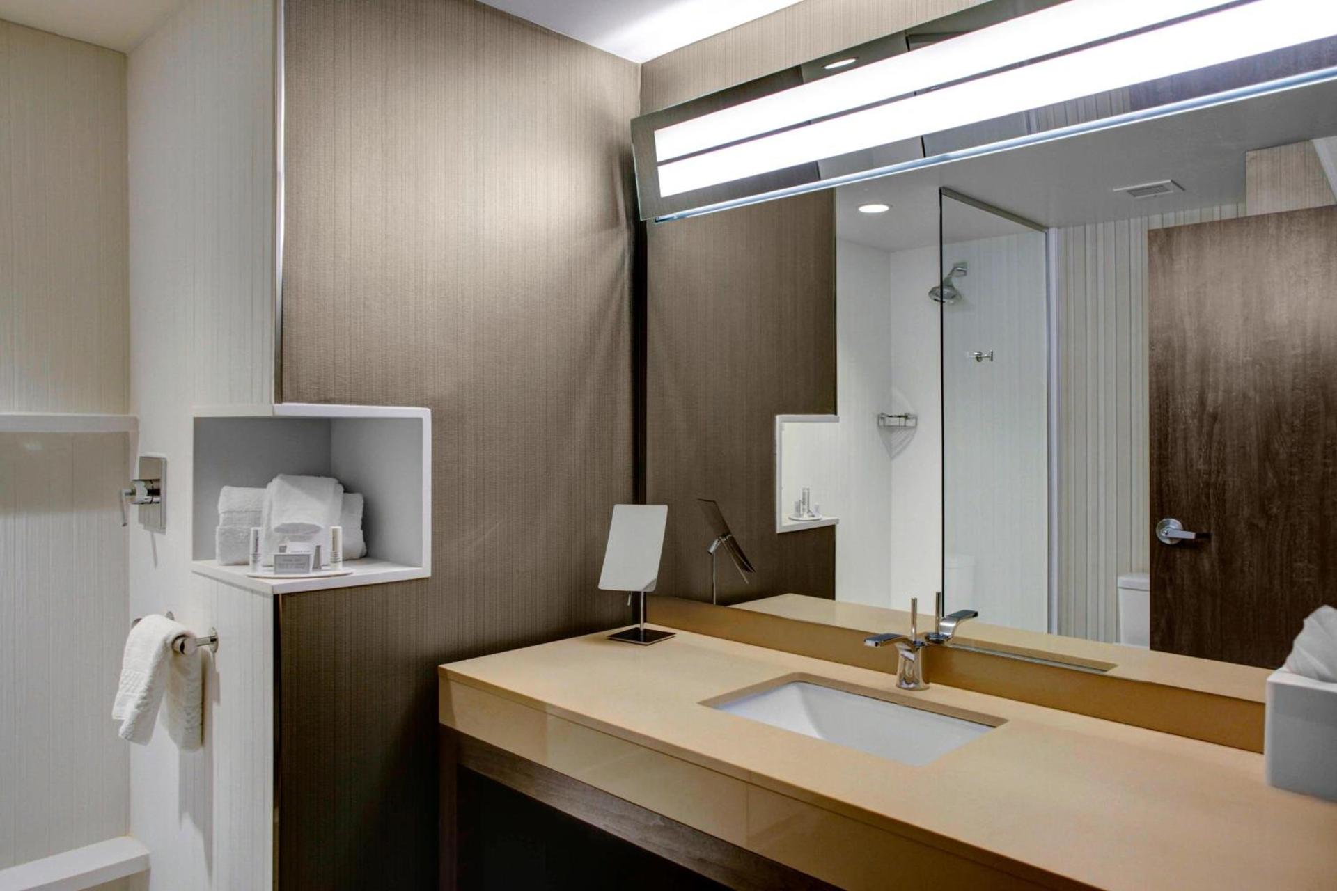 Courtyard by Marriott Carrollton photo 14