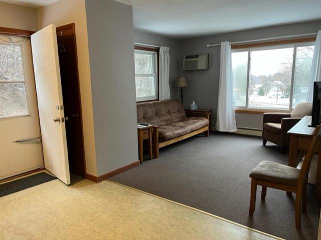 Little Bluff Inn photo 11