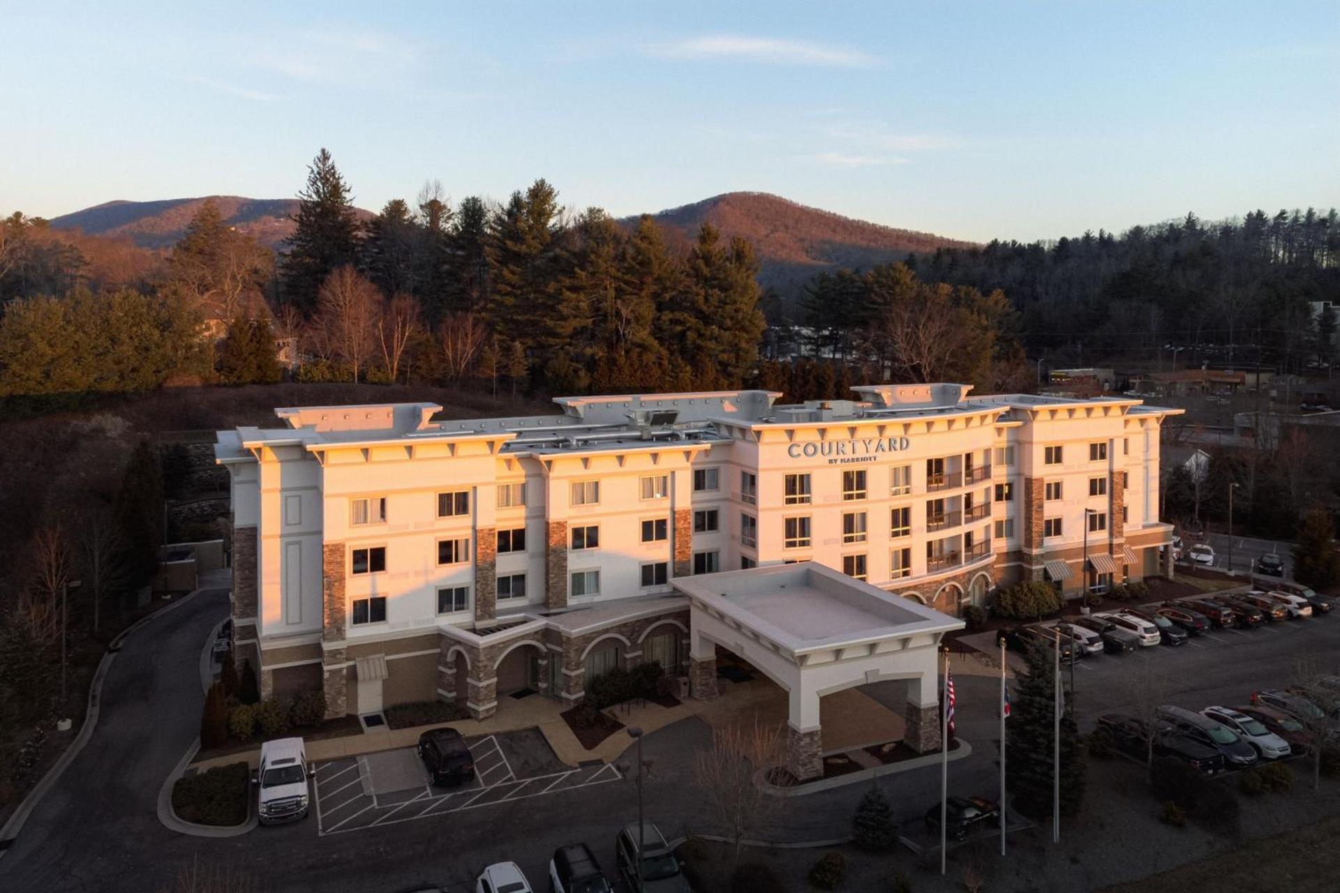 Courtyard by Marriott Boone photo 2