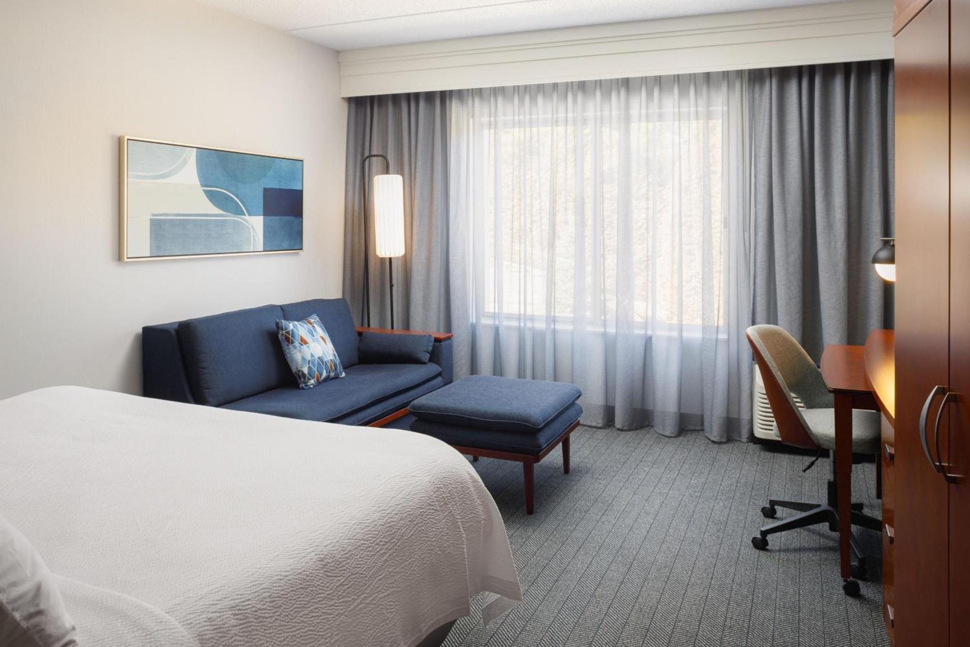 Courtyard by Marriott Boone photo 10
