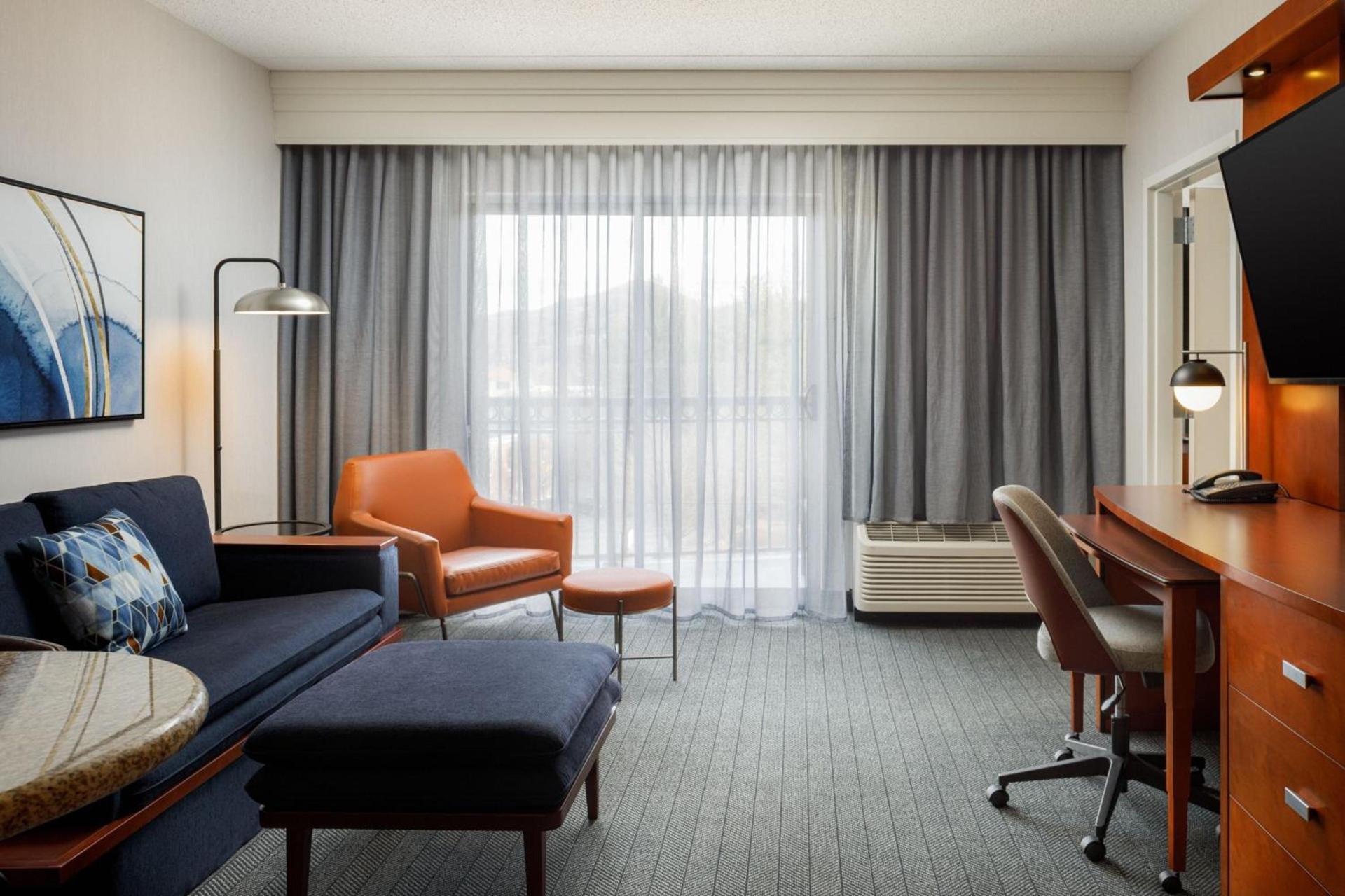 Courtyard by Marriott Boone photo 17