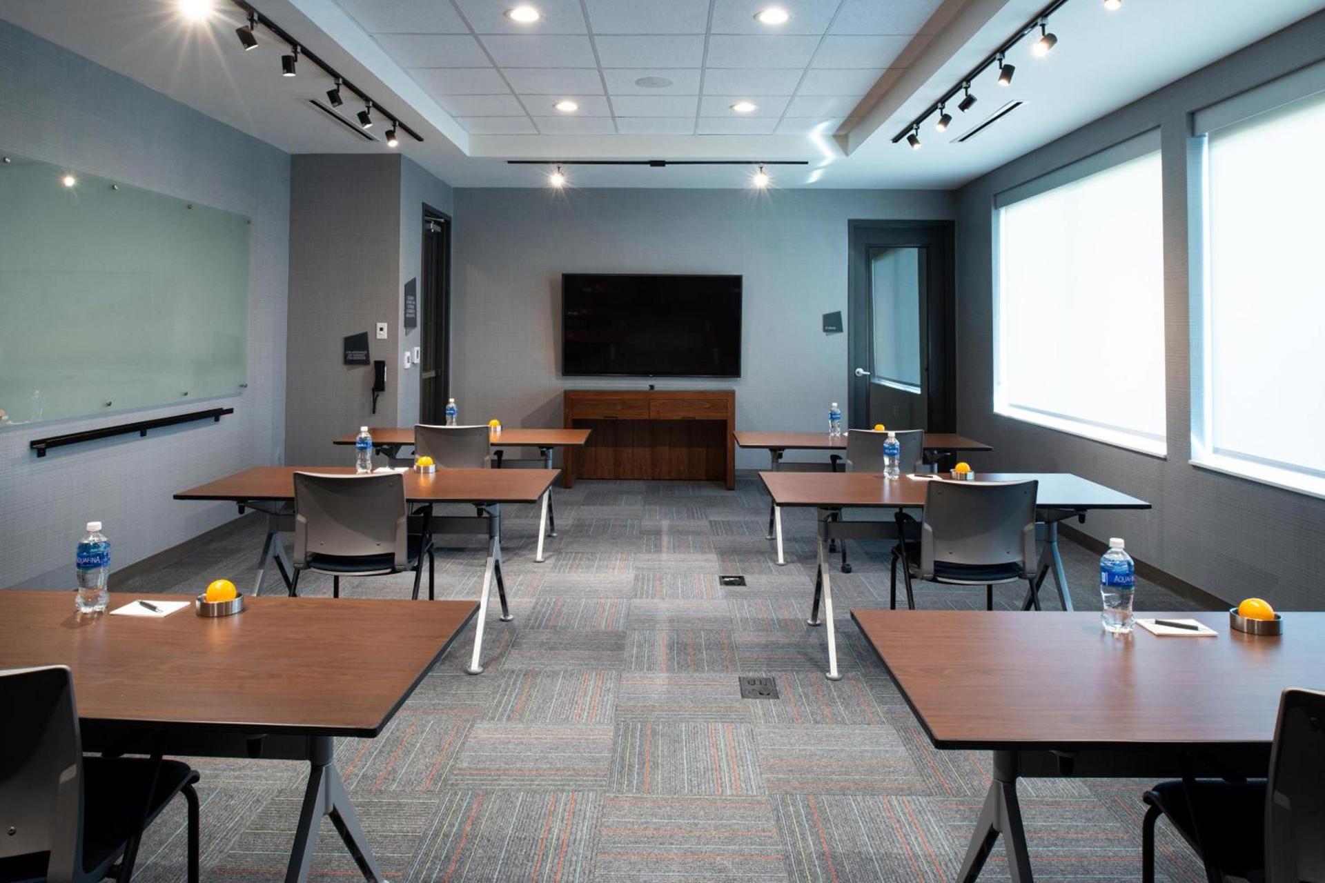 Aloft by Marriott North Kansas City photo 19