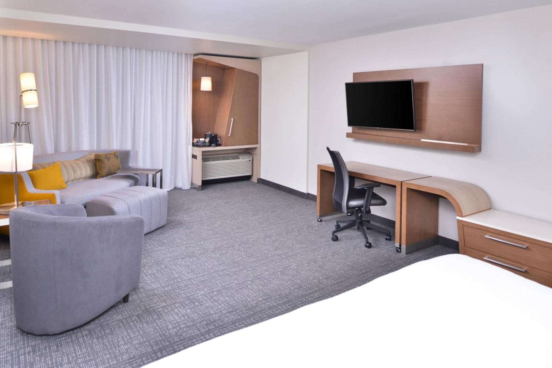 Courtyard by Marriott Columbus Grove City photo 19