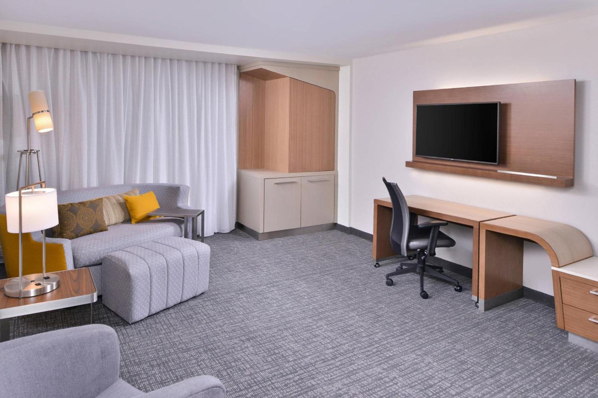 Courtyard by Marriott Columbus Grove City photo 28